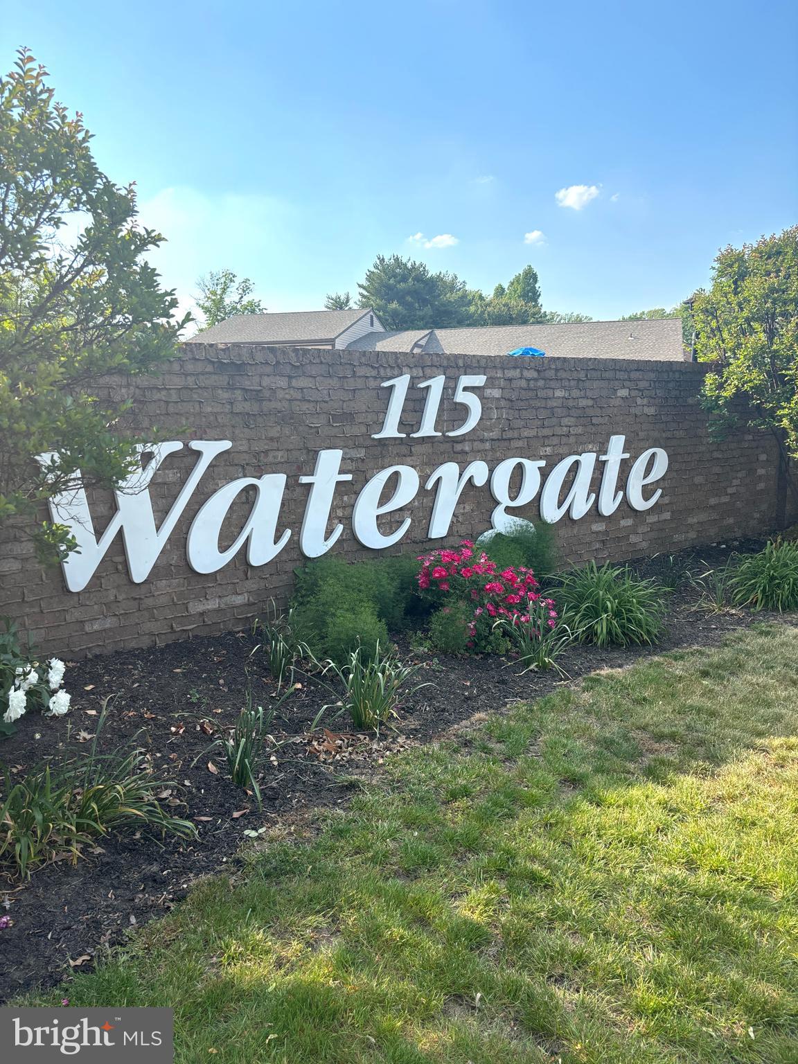 115 E KINGS HIGHWAY 211