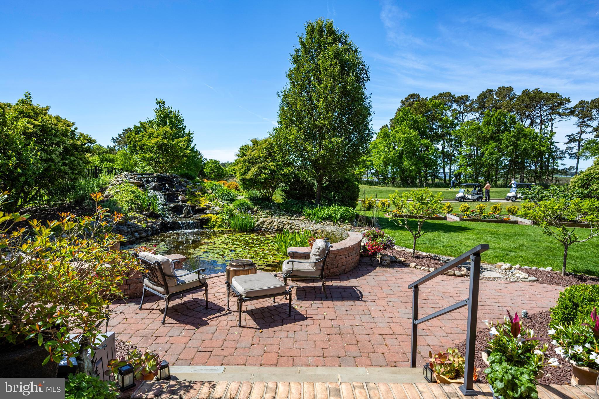 LIGHTHOUSE SOUND - Residential