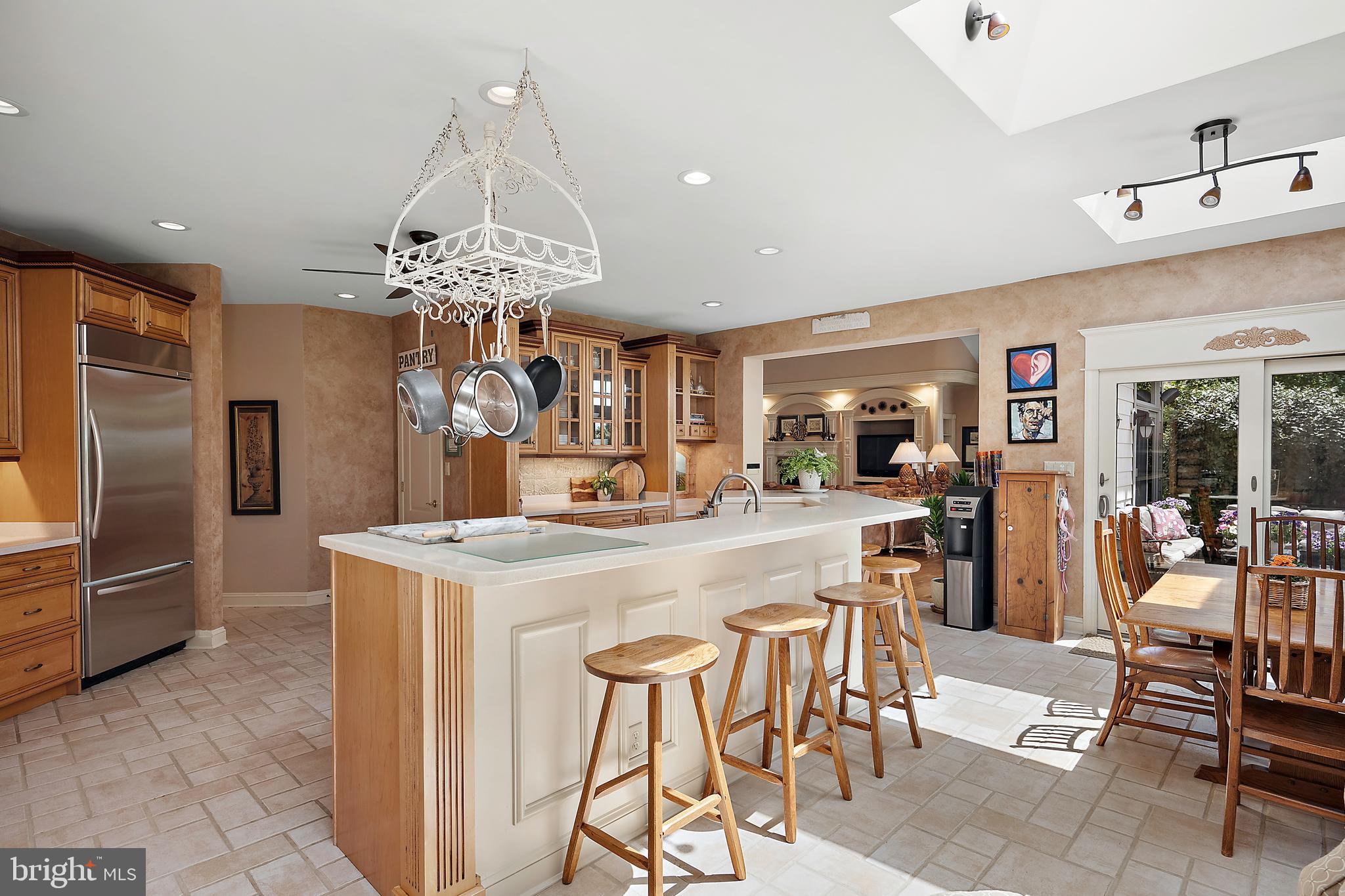 LIGHTHOUSE SOUND - Residential