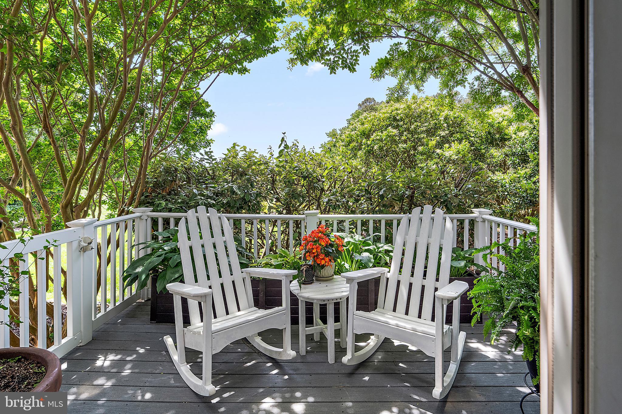 LIGHTHOUSE SOUND - Residential