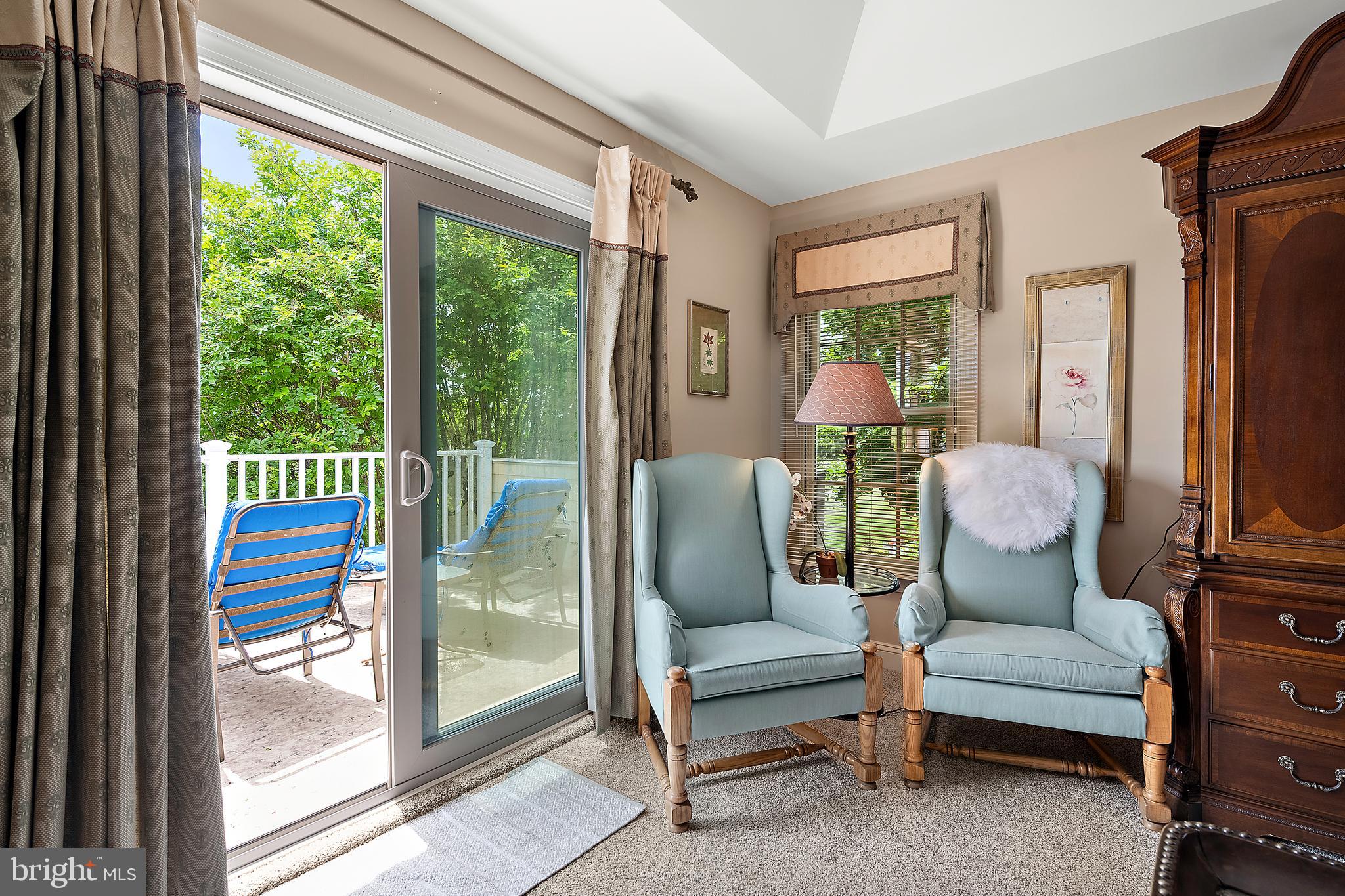 LIGHTHOUSE SOUND - Residential