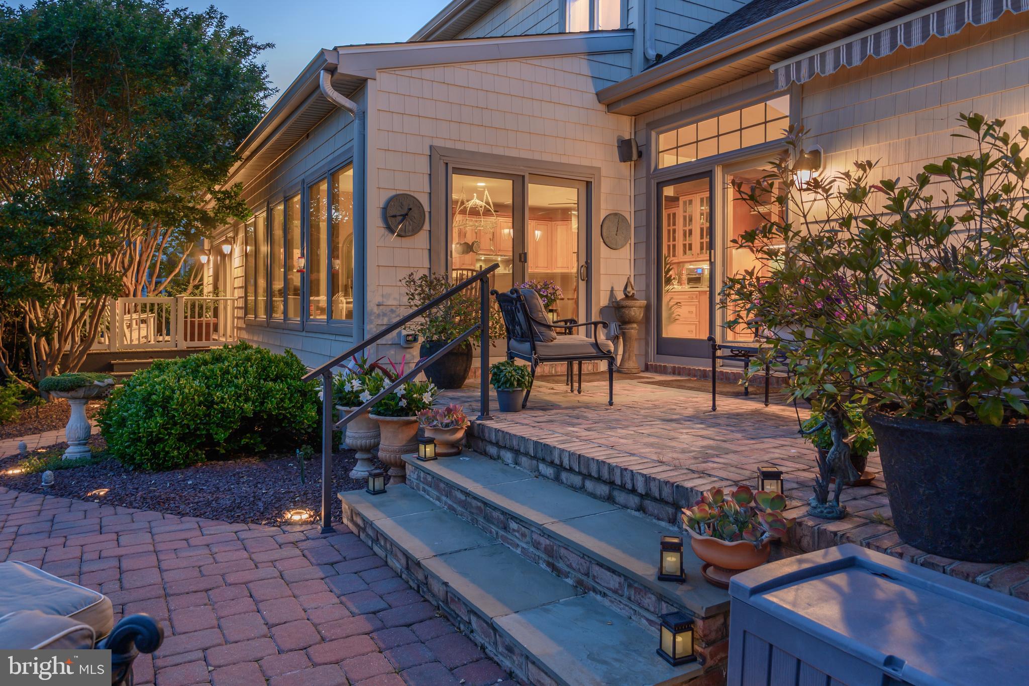 LIGHTHOUSE SOUND - Residential