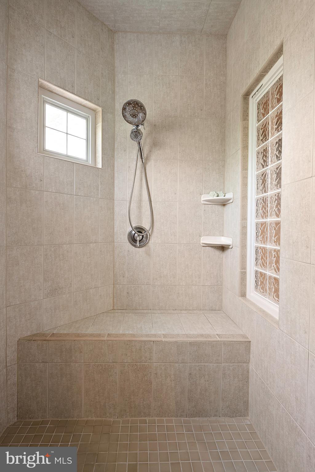 LIGHTHOUSE SOUND - Residential