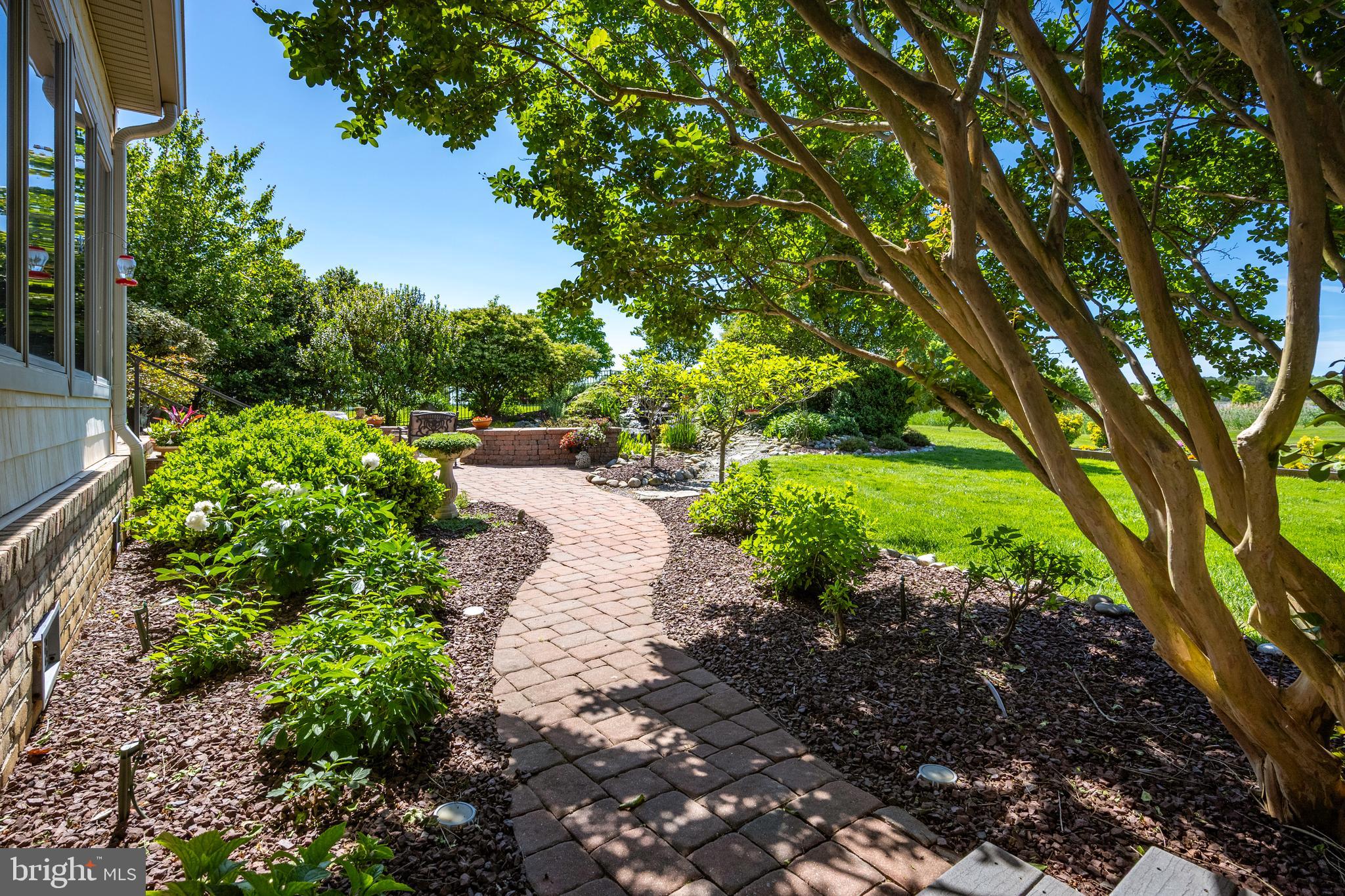 LIGHTHOUSE SOUND - Residential