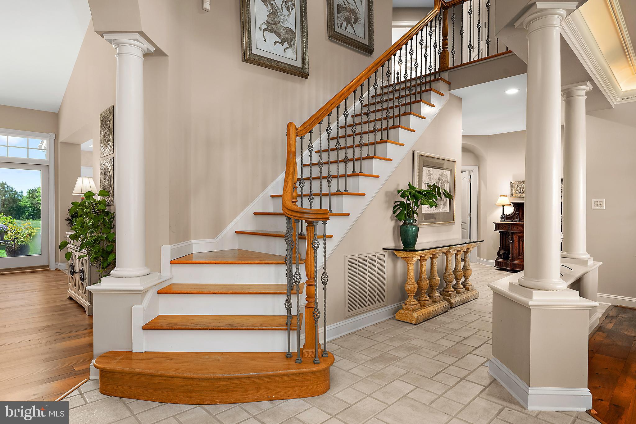 LIGHTHOUSE SOUND - Residential