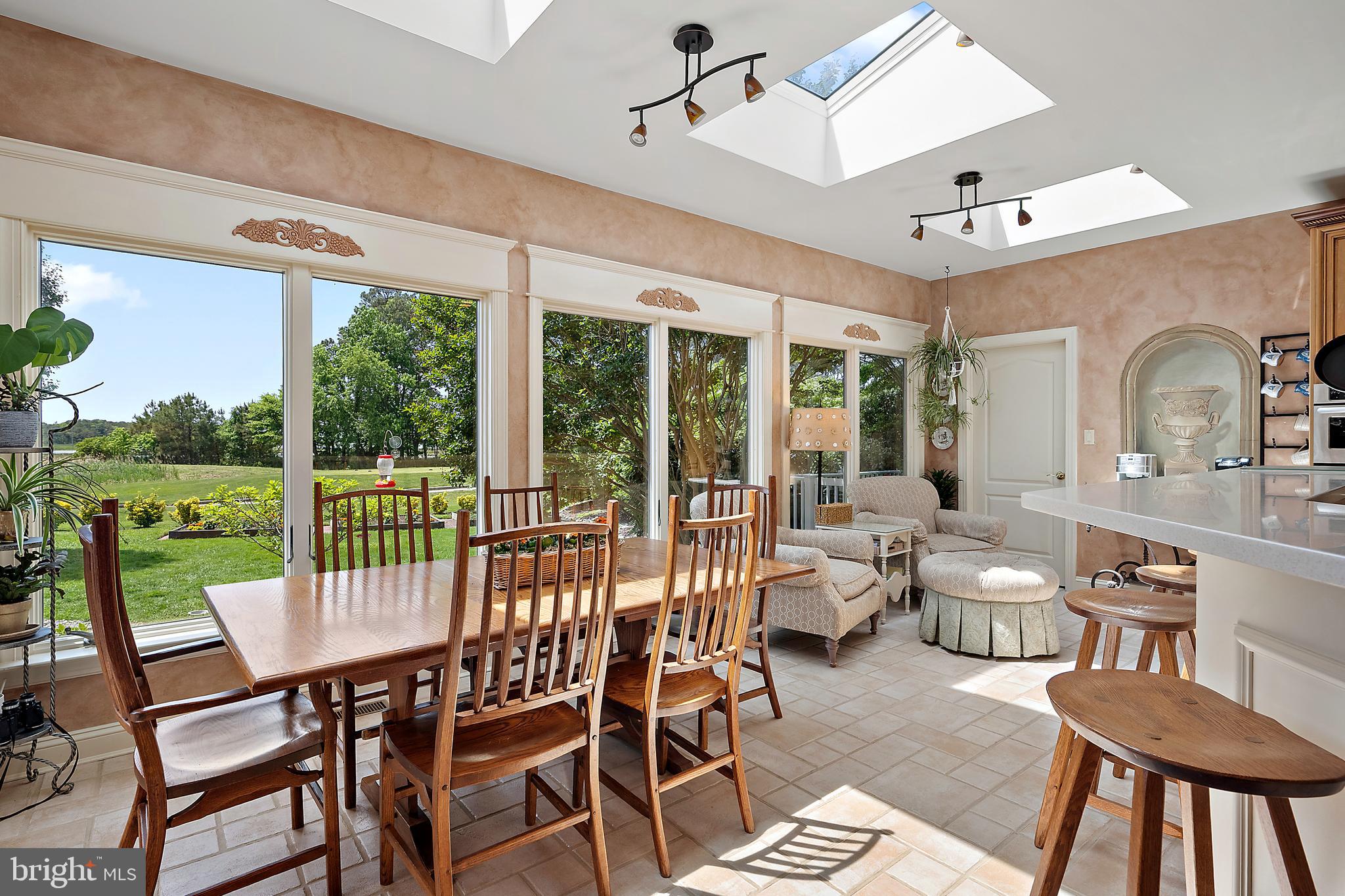 LIGHTHOUSE SOUND - Residential