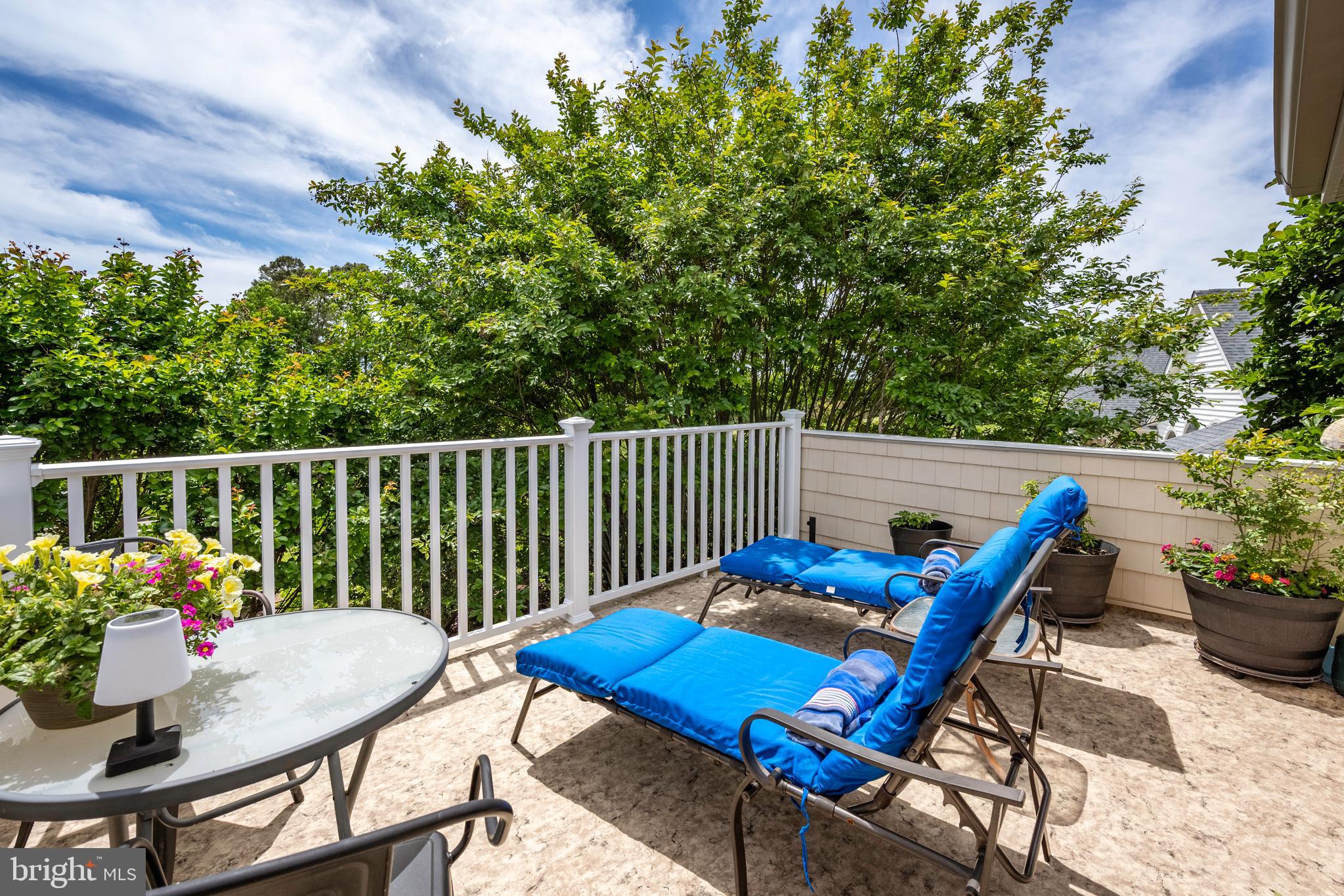 LIGHTHOUSE SOUND - Residential