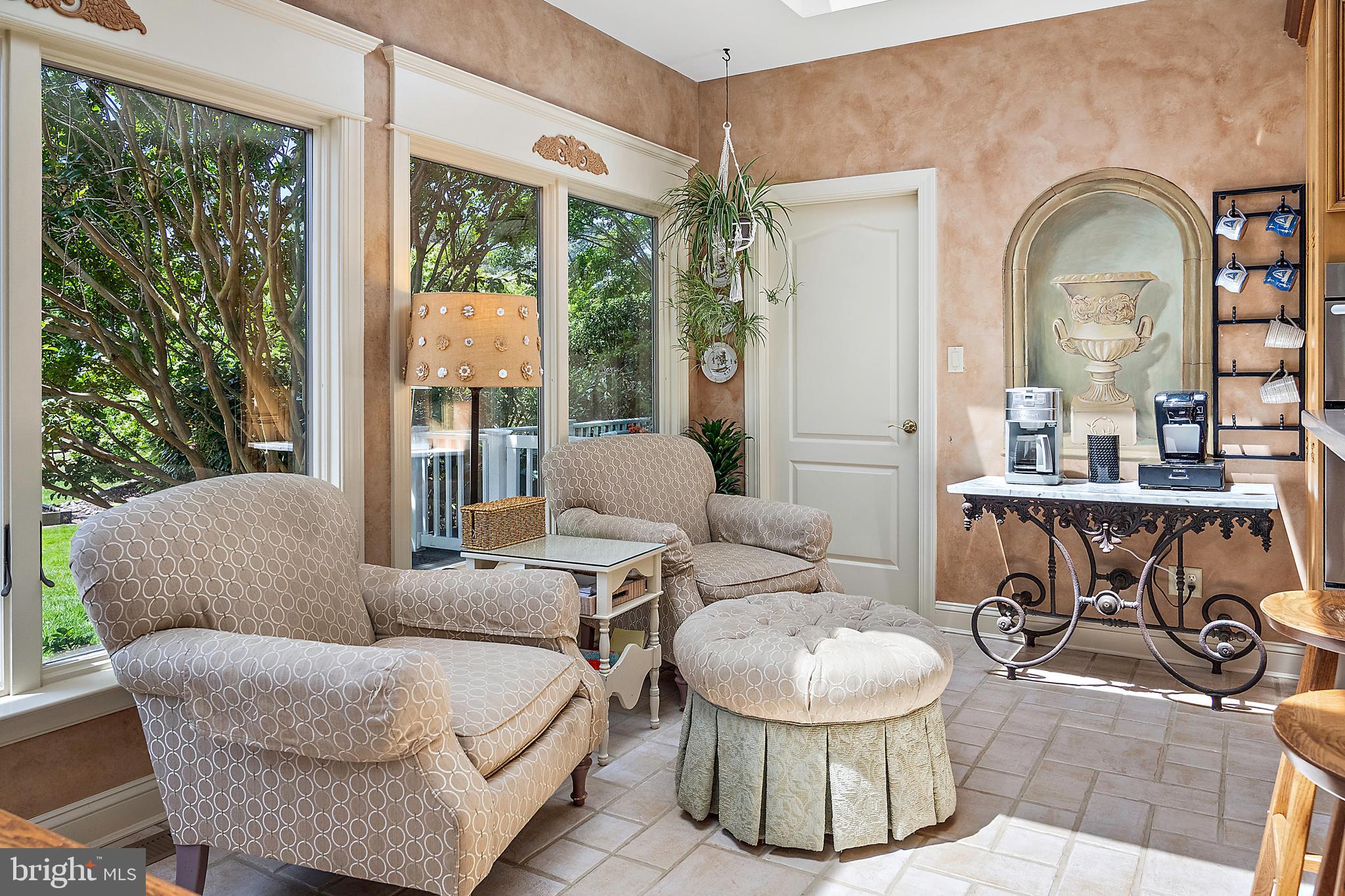 LIGHTHOUSE SOUND - Residential