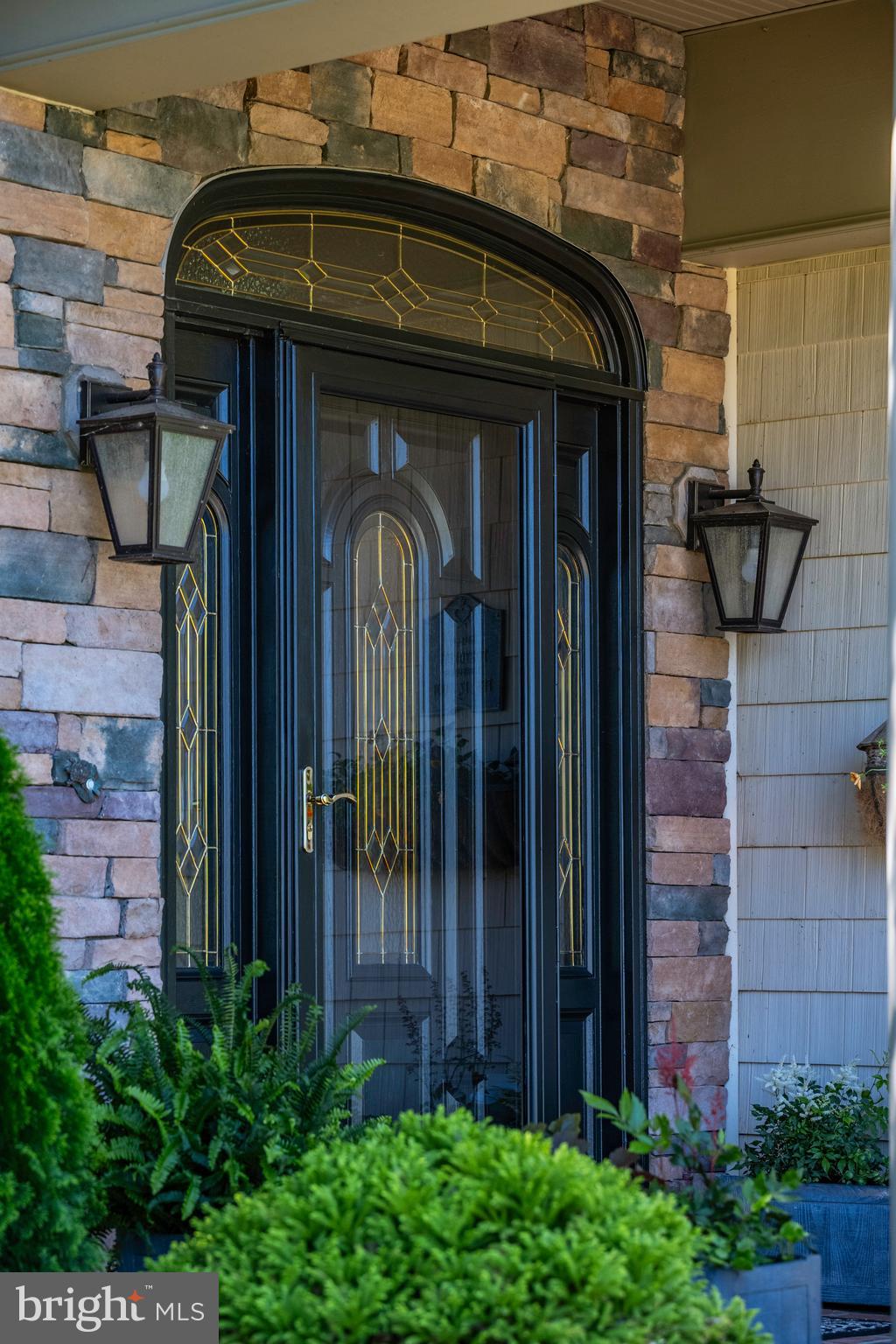 LIGHTHOUSE SOUND - Residential