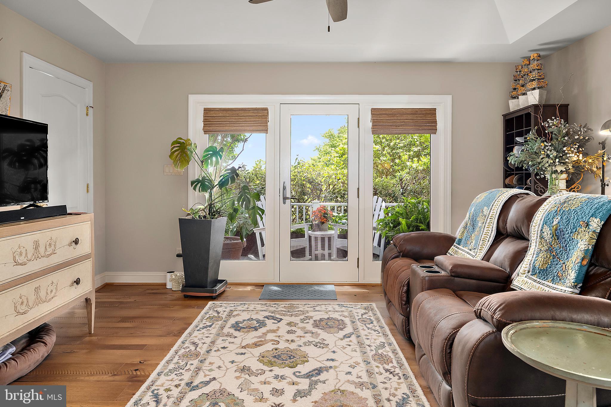 LIGHTHOUSE SOUND - Residential