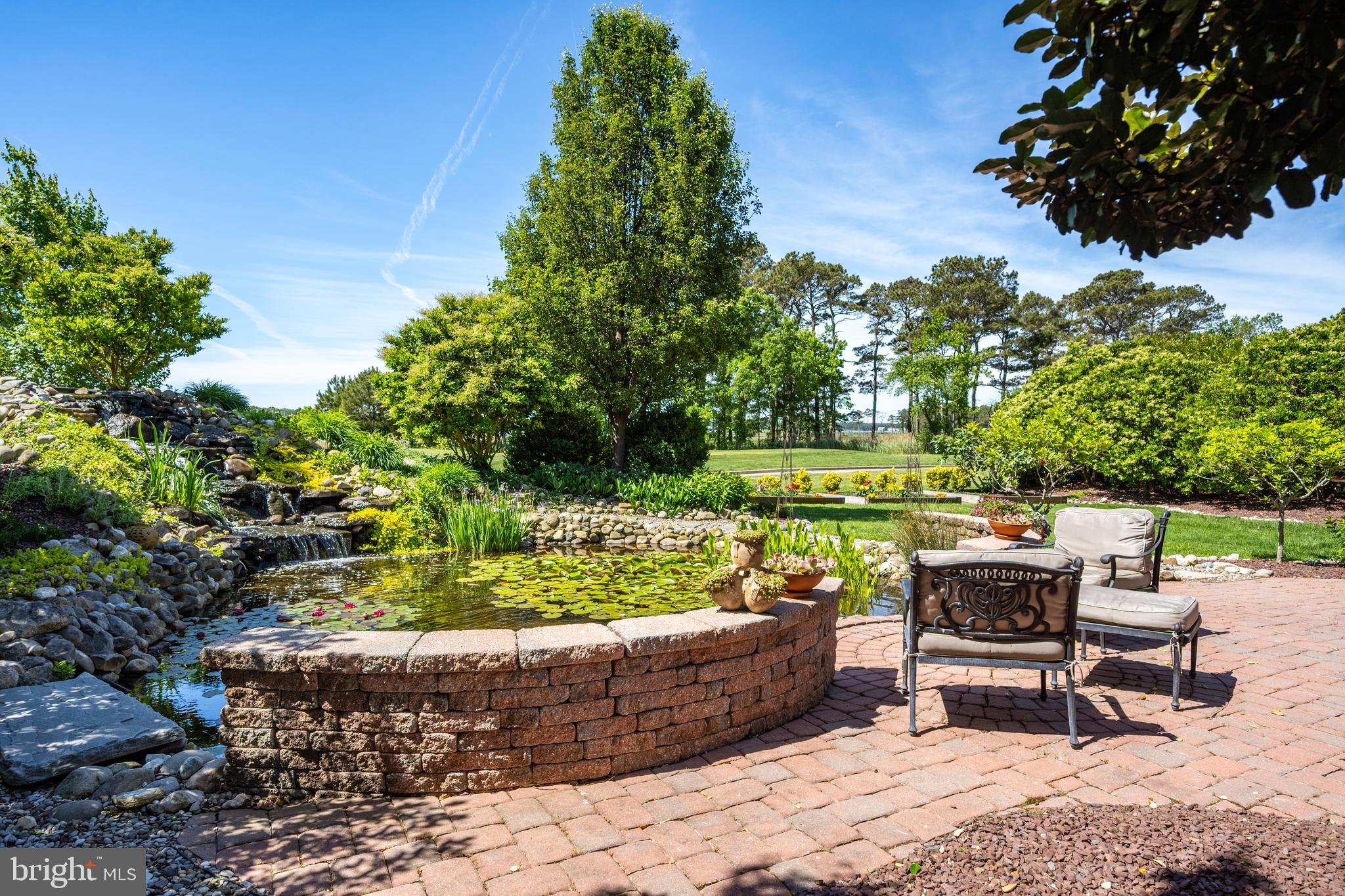 LIGHTHOUSE SOUND - Residential