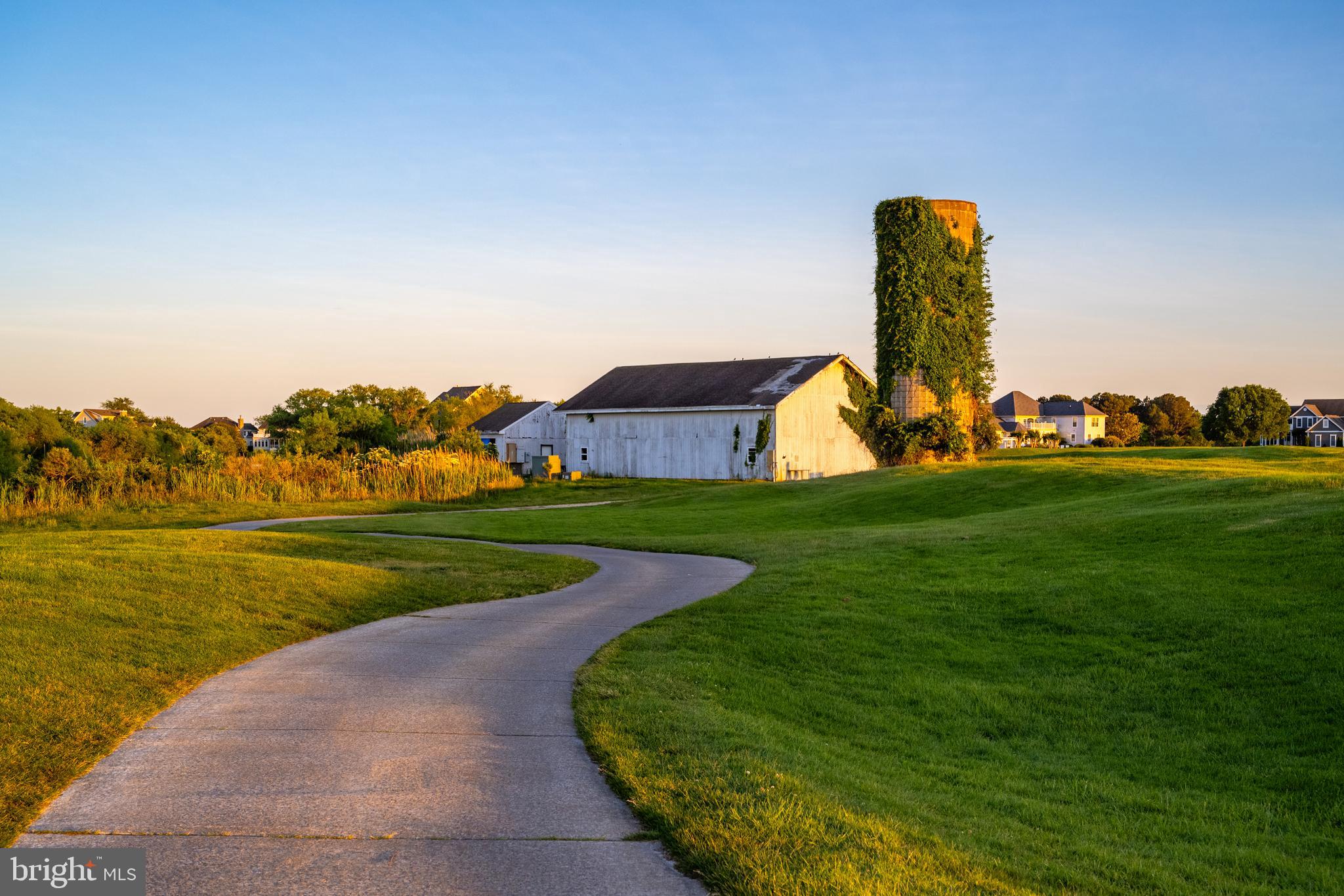LIGHTHOUSE SOUND - Residential
