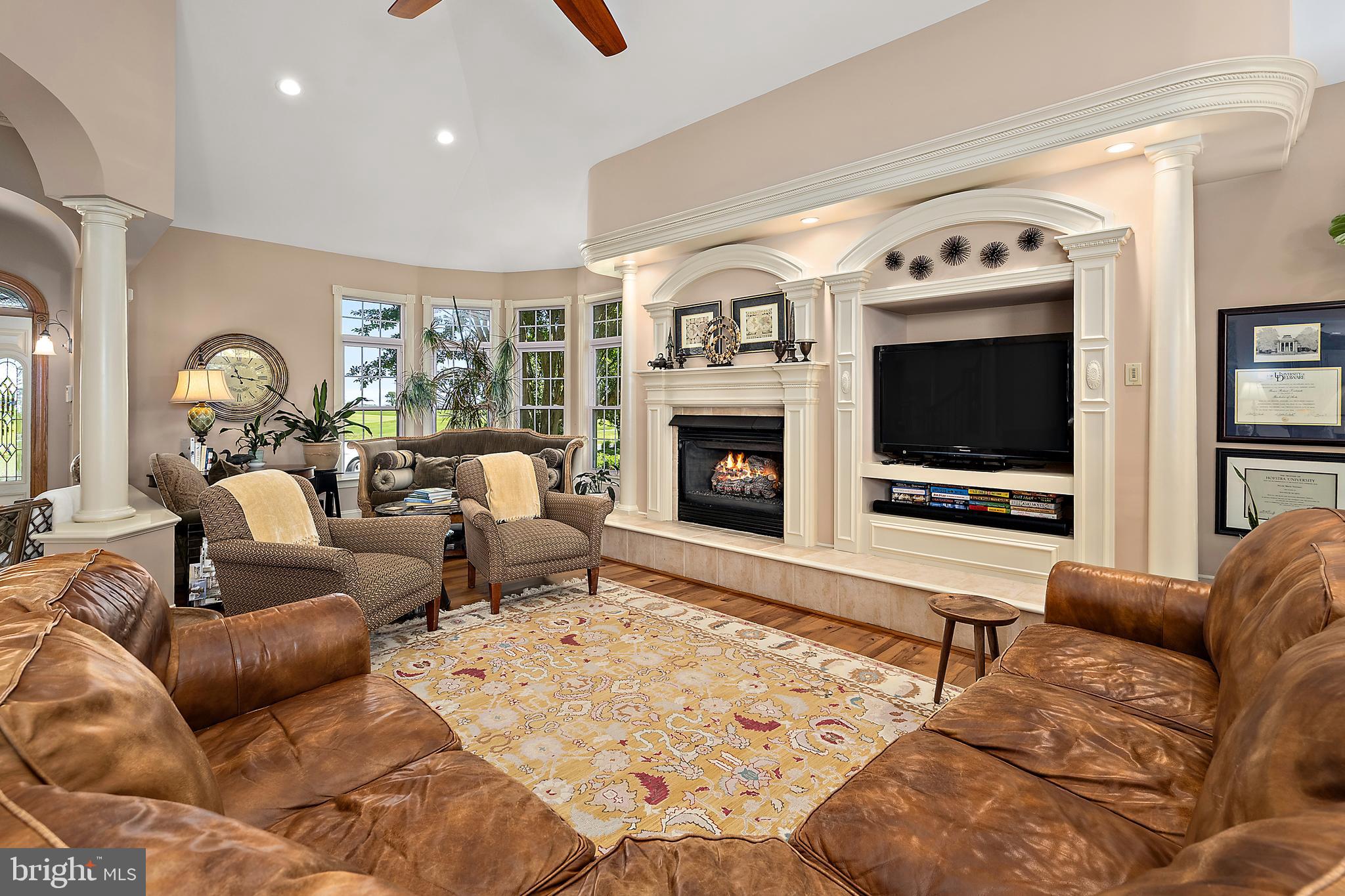 LIGHTHOUSE SOUND - Residential