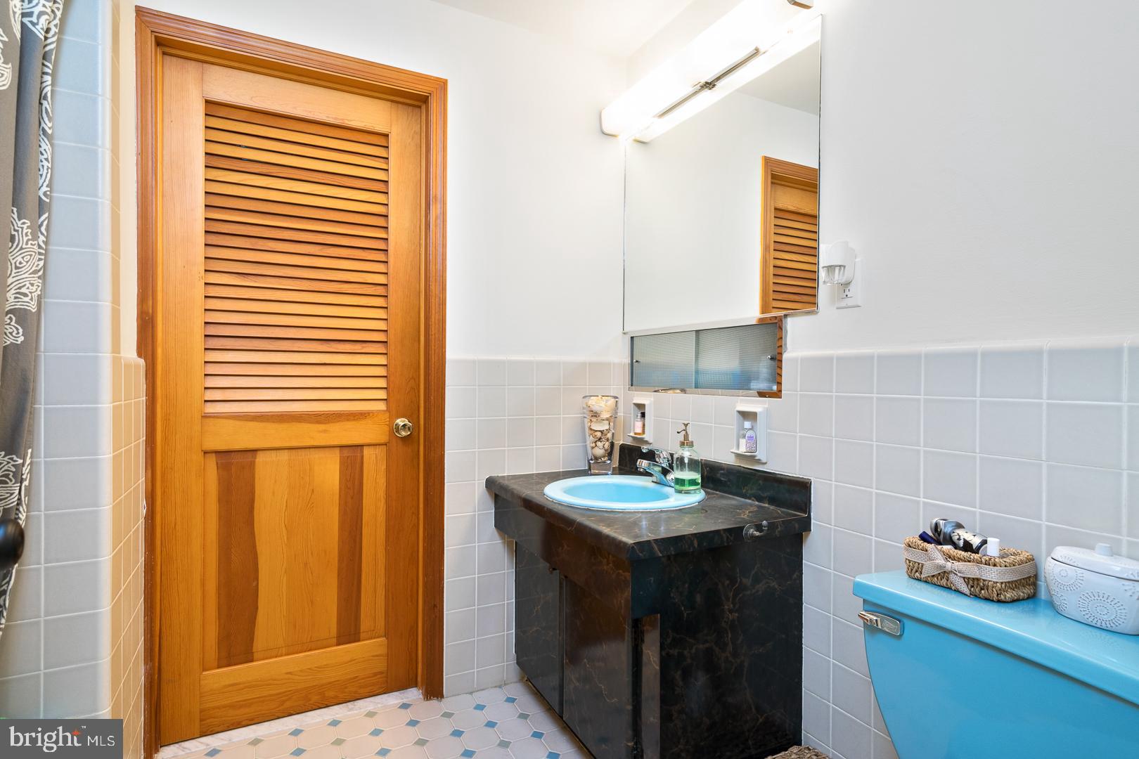 HILLSIDE TERRACE - Residential Lease