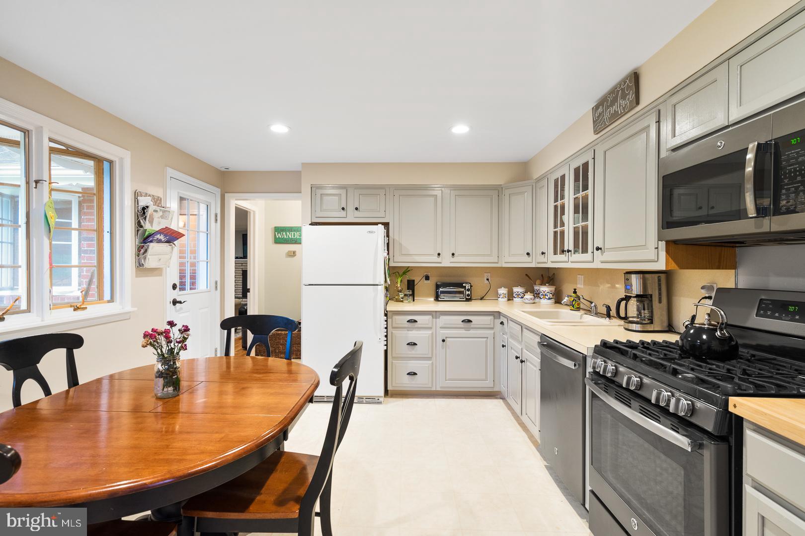 HILLSIDE TERRACE - Residential Lease