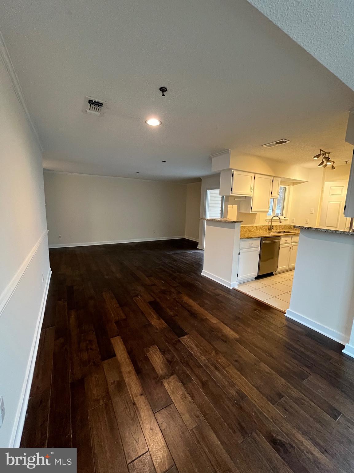 1524 LINCOLN WAY 225