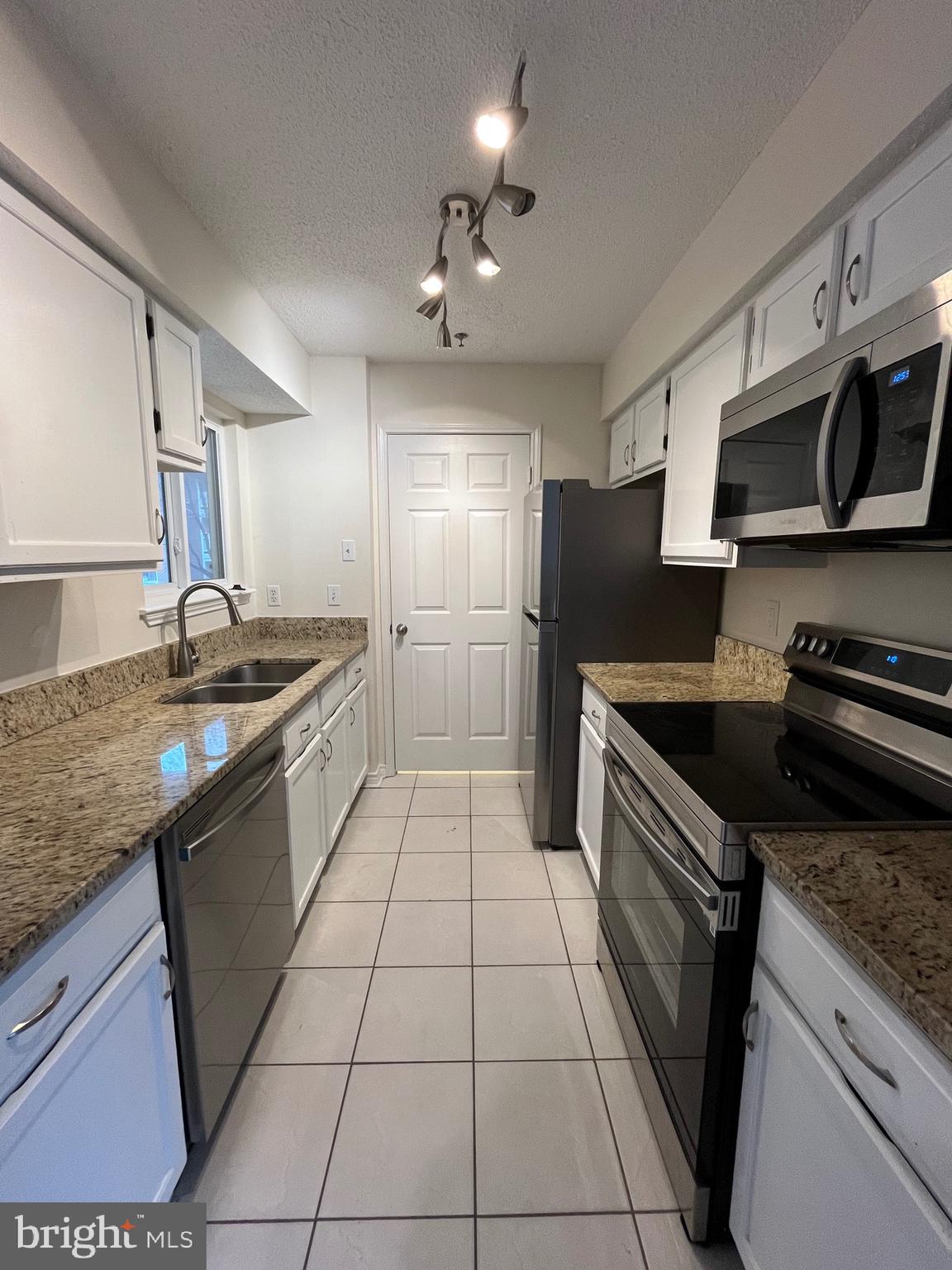 1524 LINCOLN WAY 225