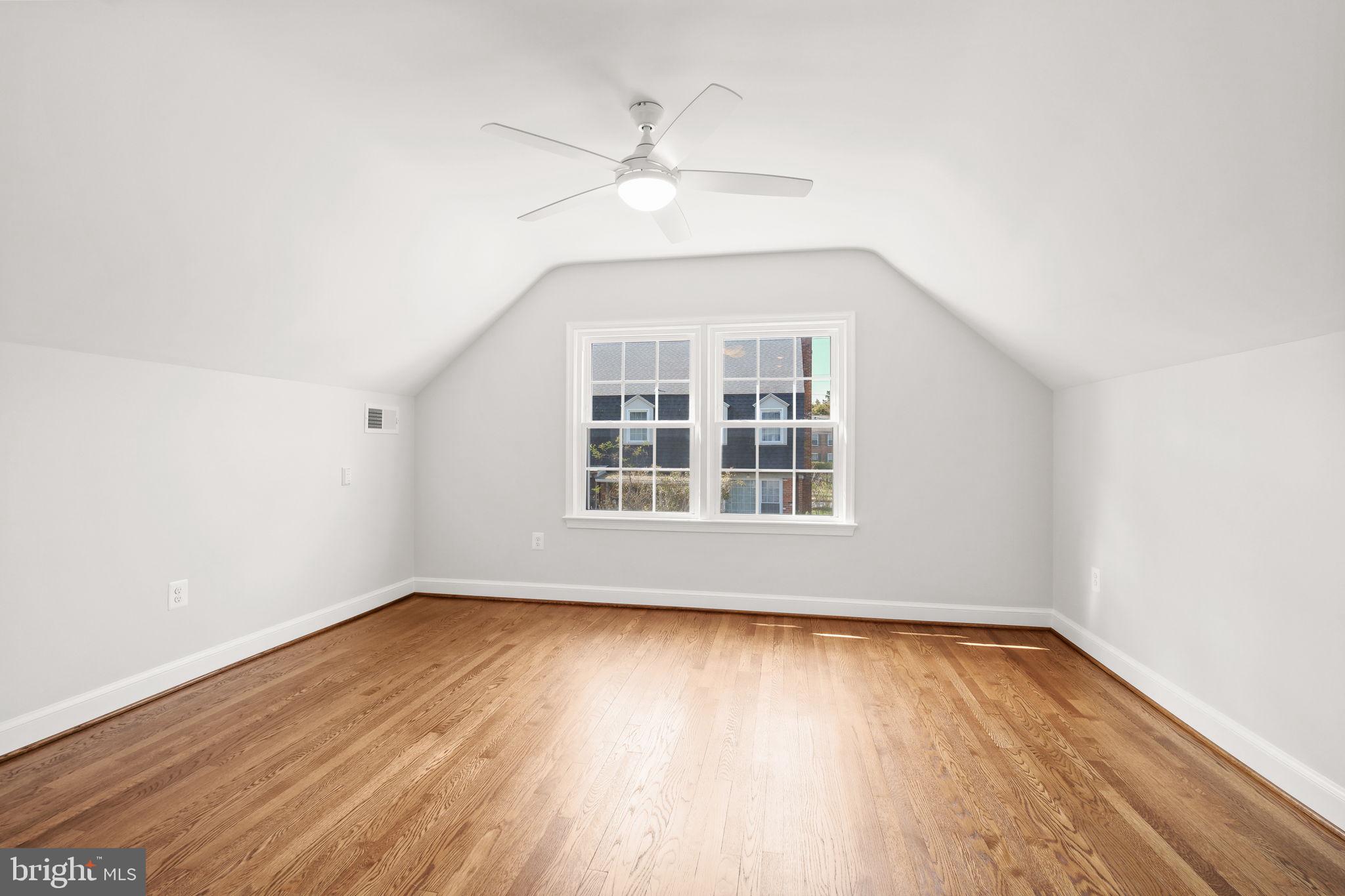 LUXMANOR - Residential