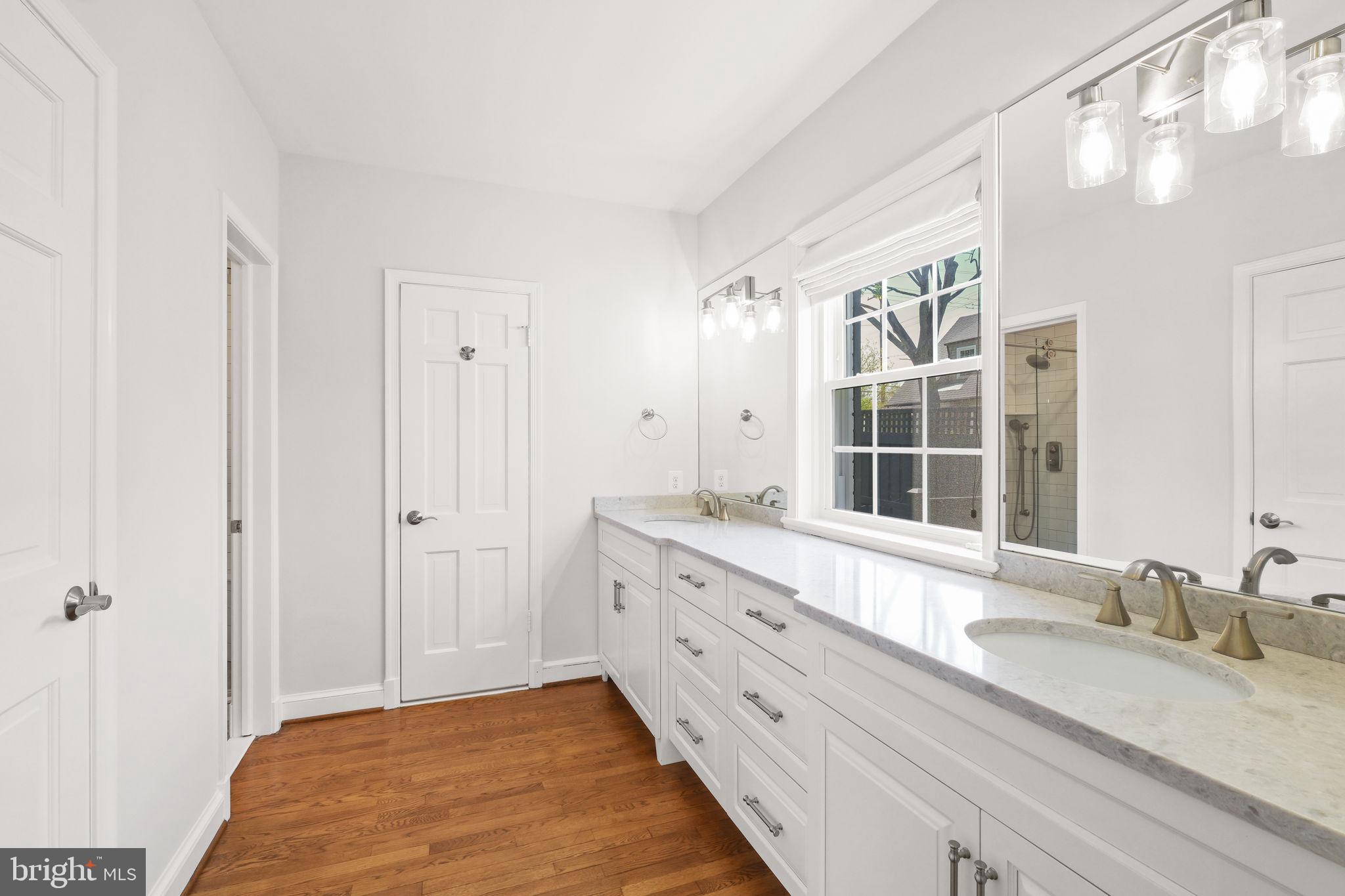 LUXMANOR - Residential