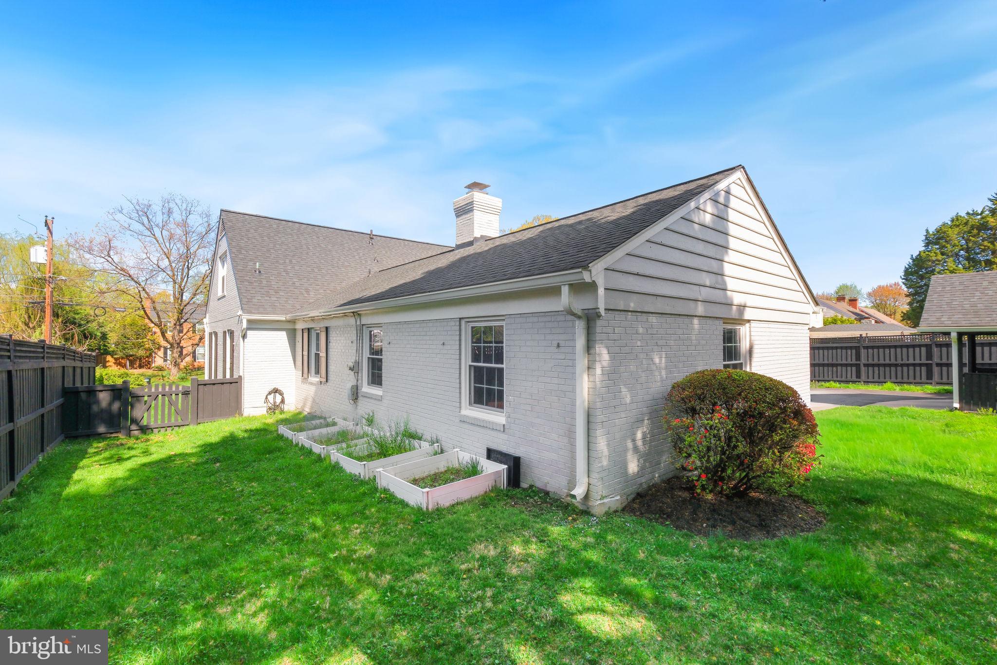 LUXMANOR - Residential