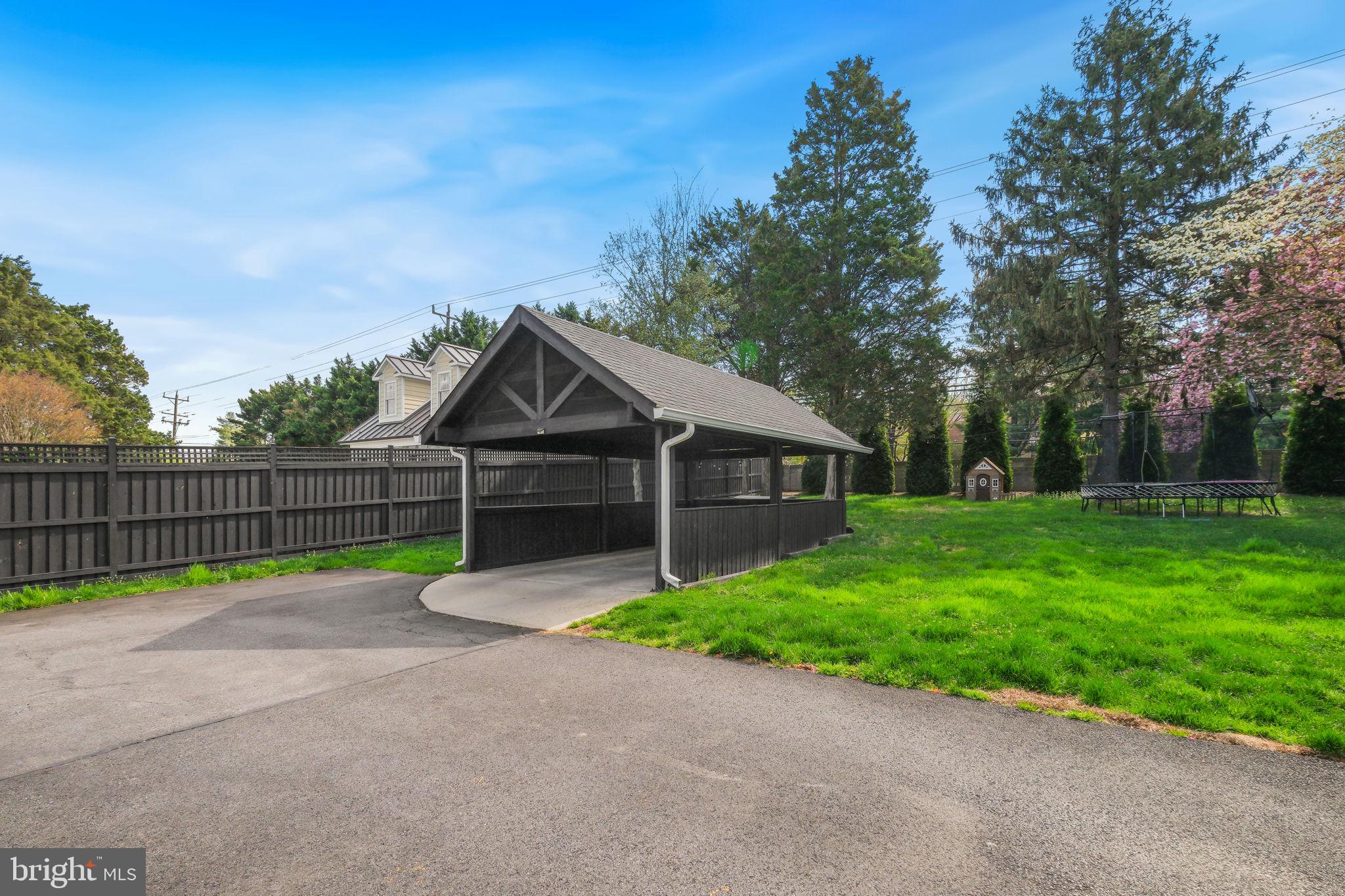 LUXMANOR - Residential