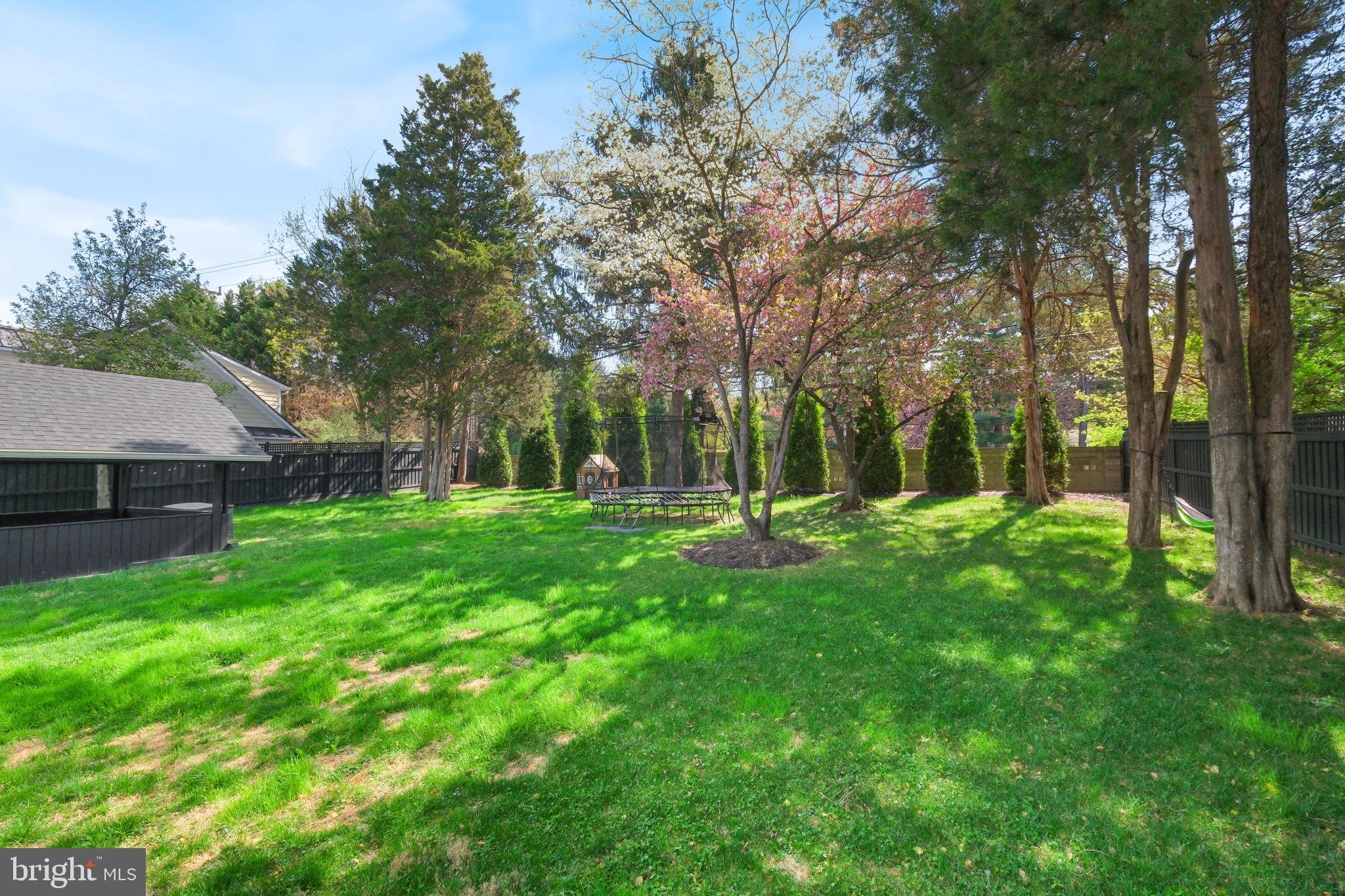 LUXMANOR - Residential