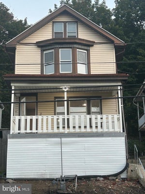 335 NICHOLS ST, POTTSVILLE, PA 17901 - Image c4db996d94e40b25c7fa593ee6f1eba5/658582346