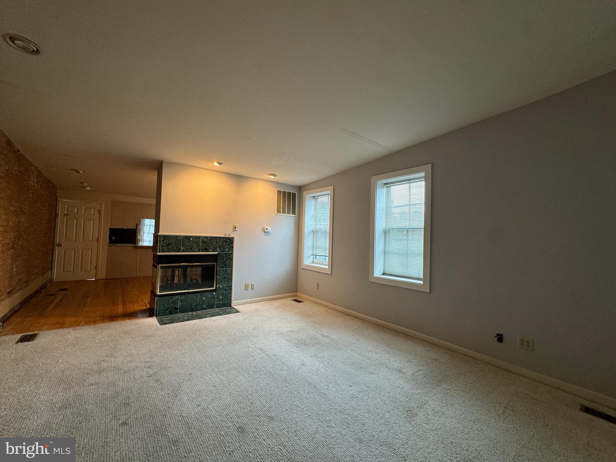 LOCUST POINT - Residential