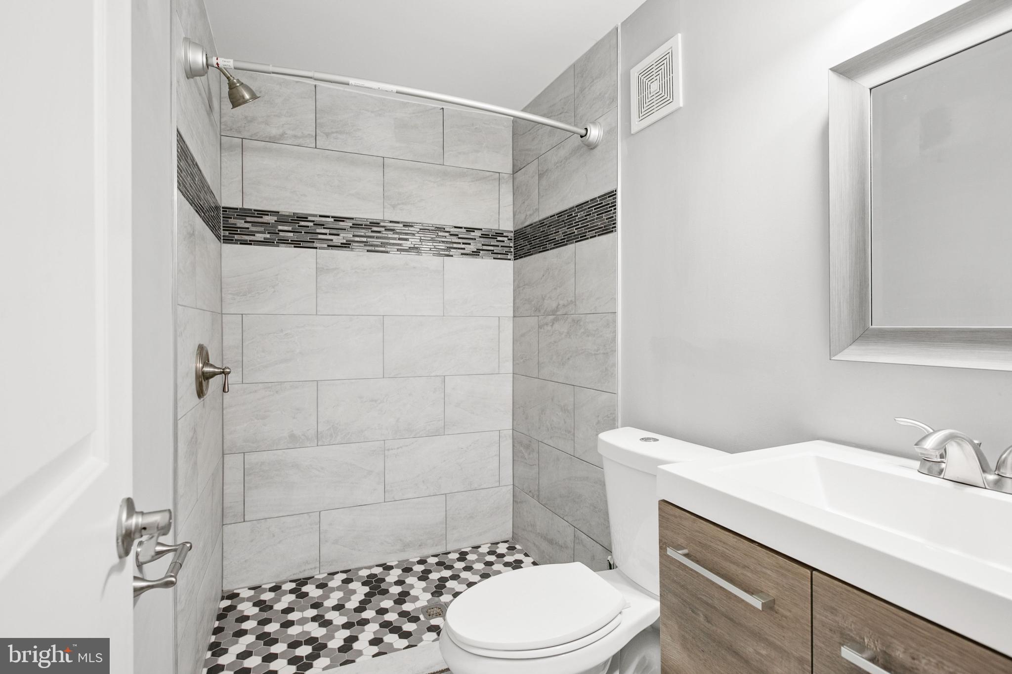 GREEKTOWN - Residential Lease