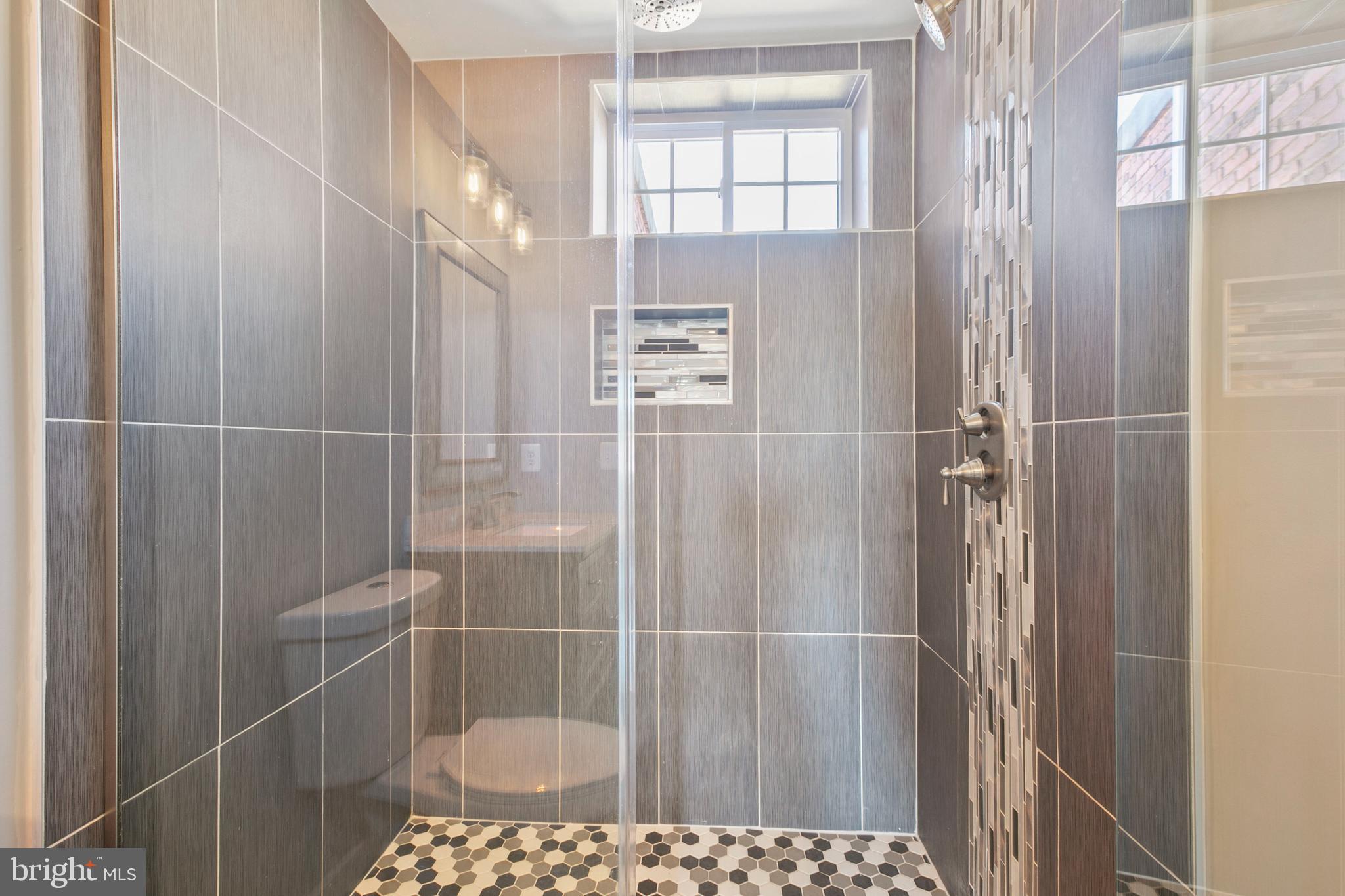 GREEKTOWN - Residential Lease