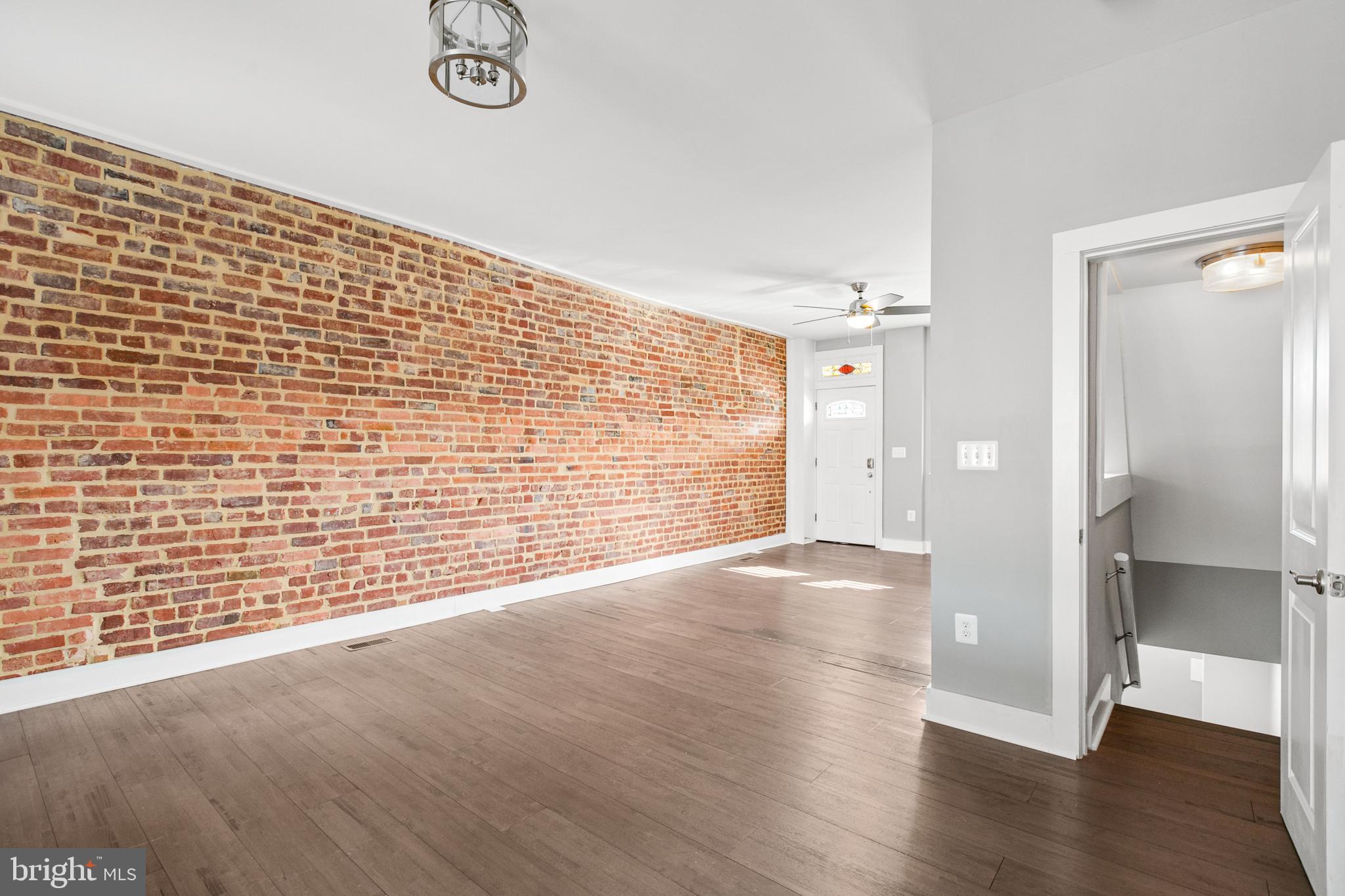 GREEKTOWN - Residential Lease