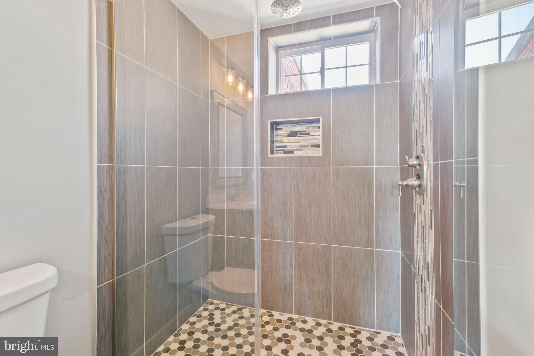 GREEKTOWN - Residential Lease