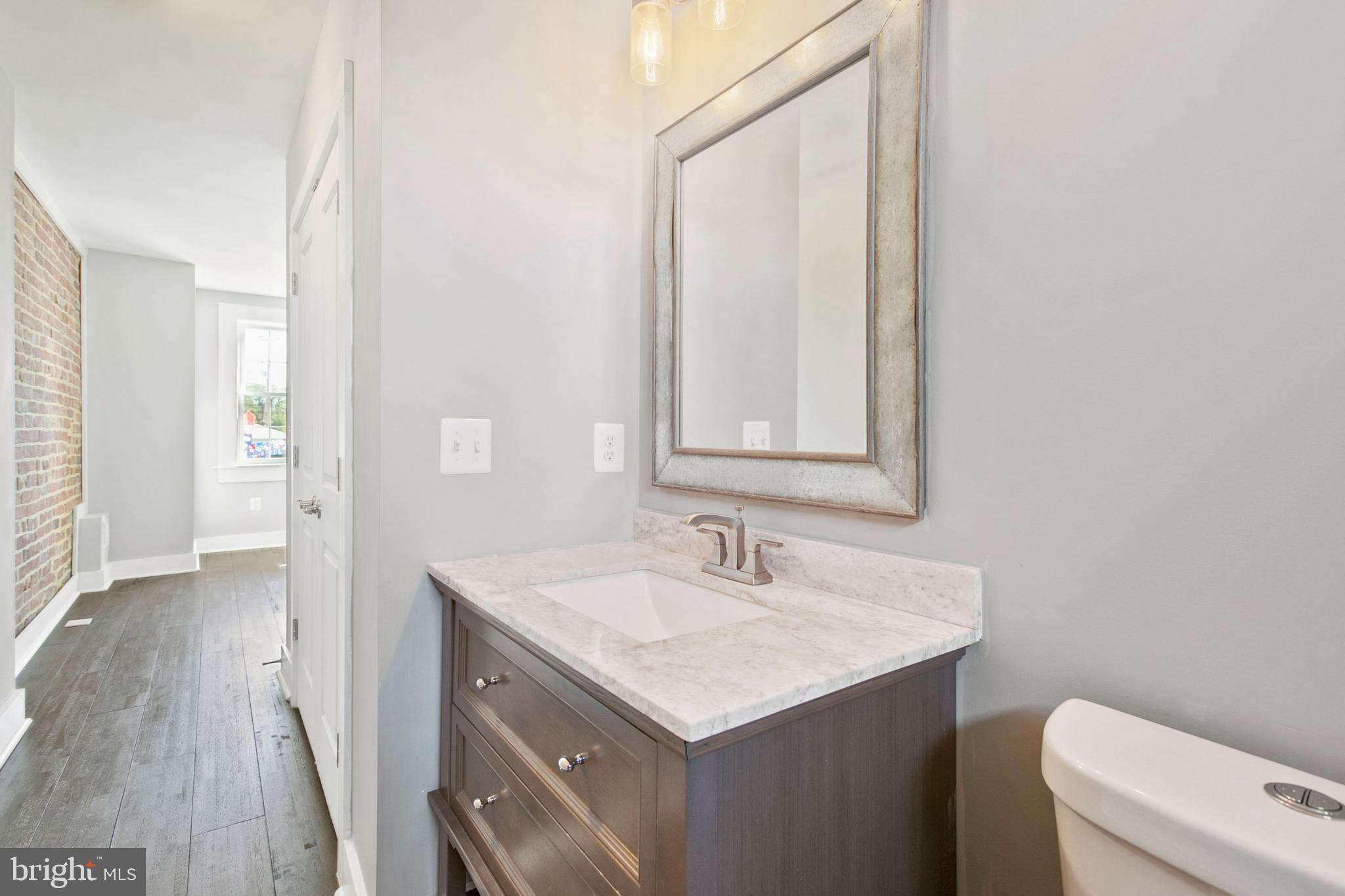 GREEKTOWN - Residential Lease