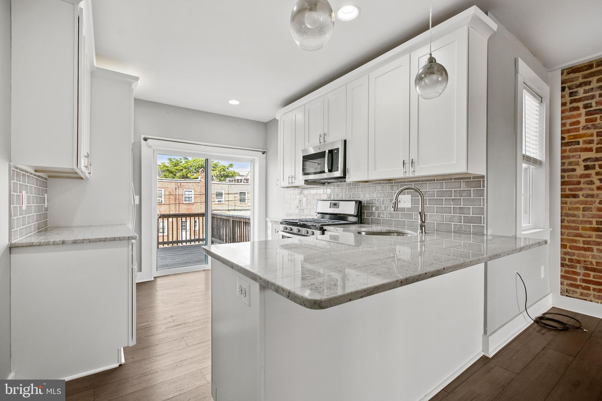 GREEKTOWN - Residential Lease