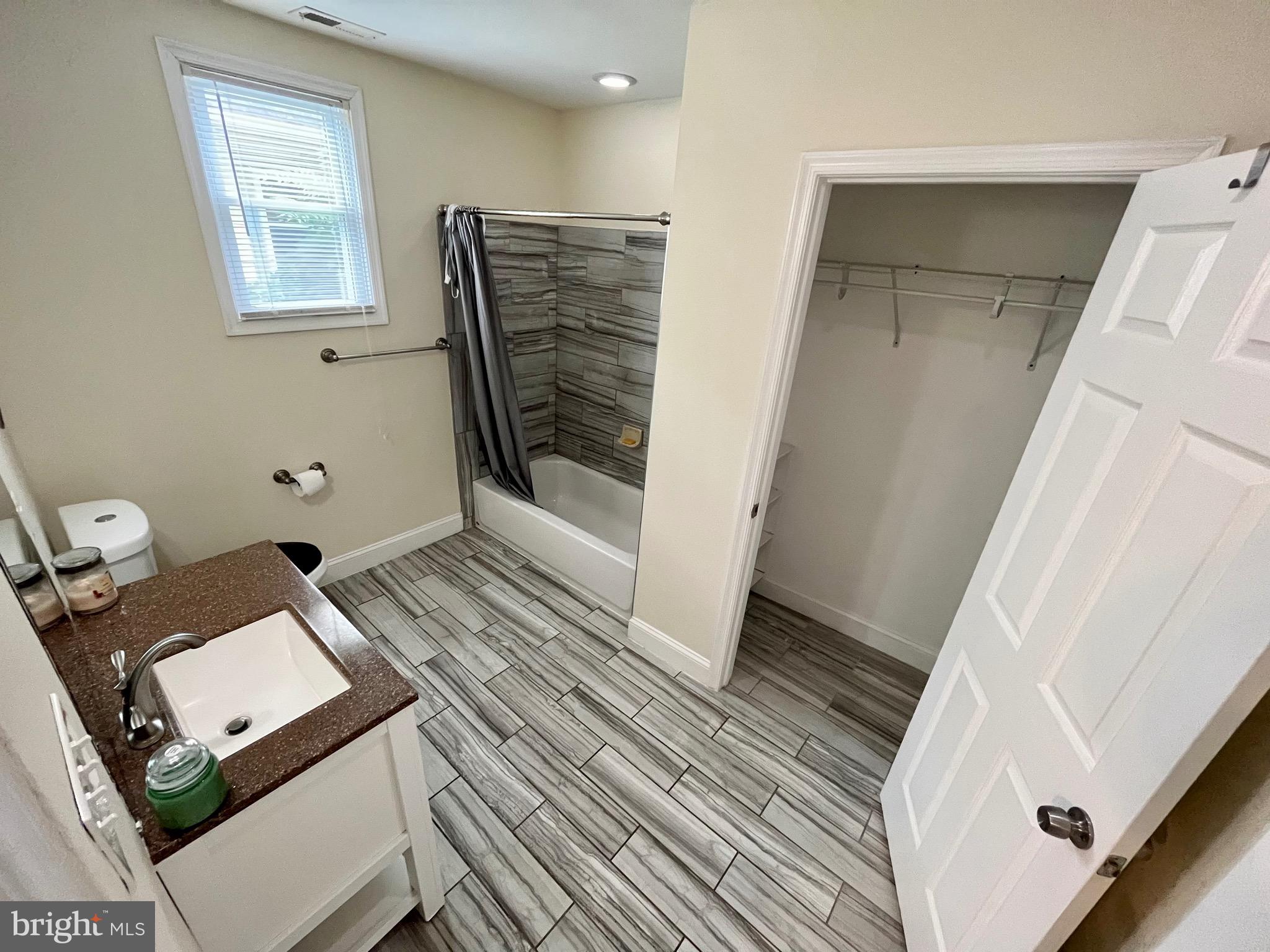 COTTAGE CITY - Residential Lease