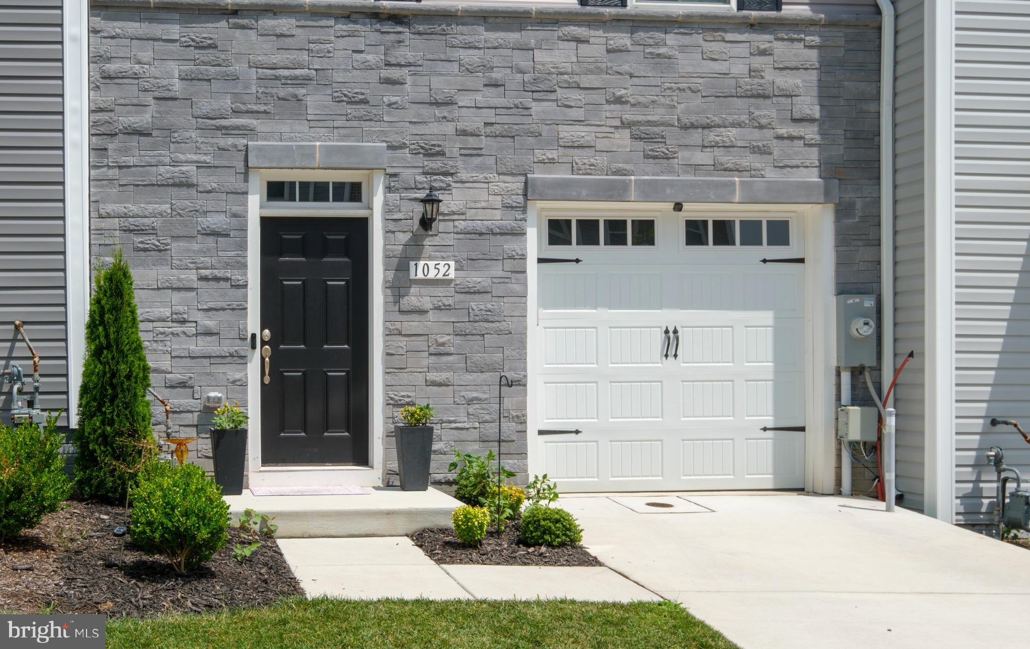 1052 HIGHPOINT TRAIL