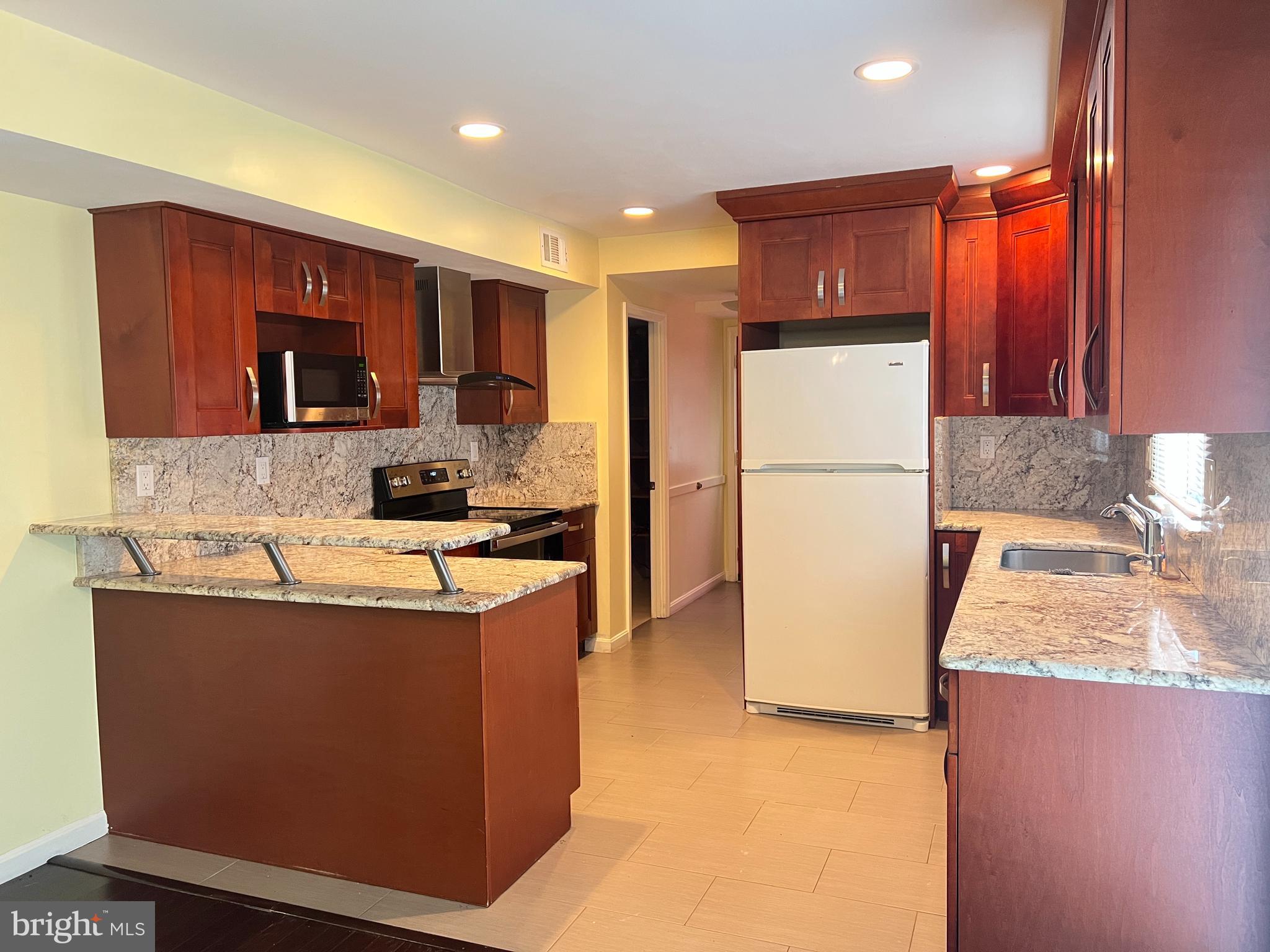 MAPLE RIDGE - Residential Lease