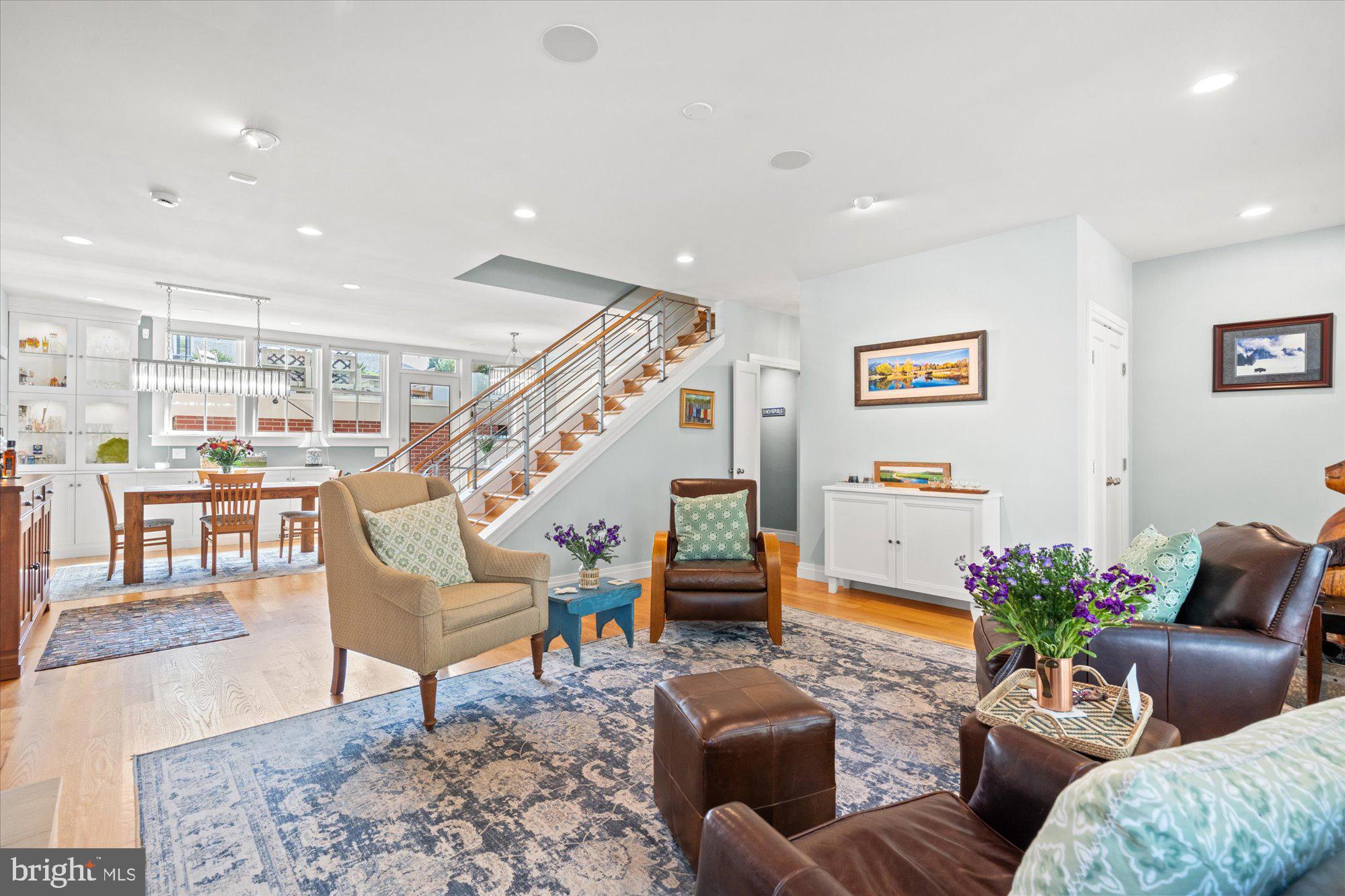321 N COLUMBUS STREET