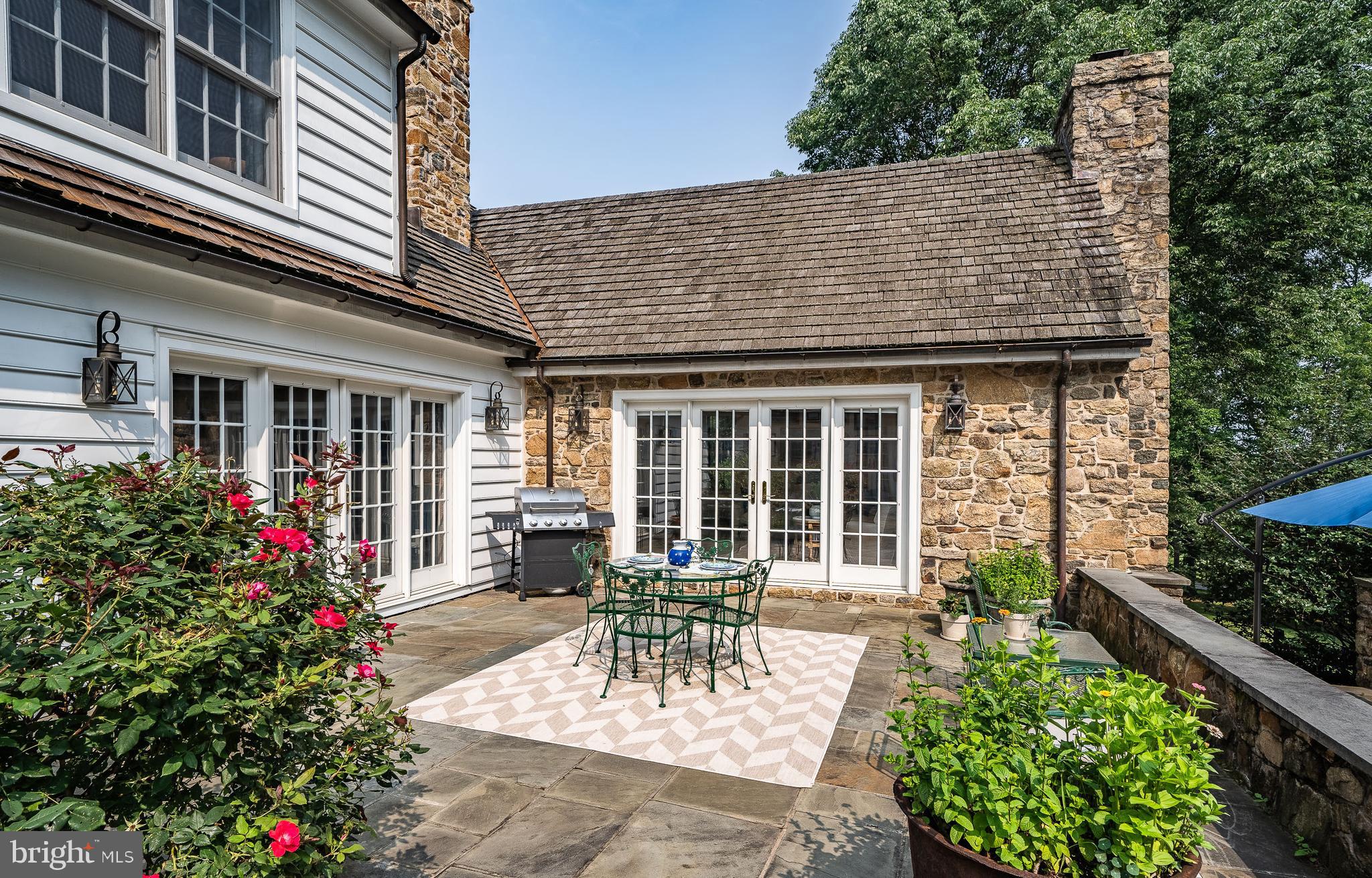 DOUGLASS LANE - Residential