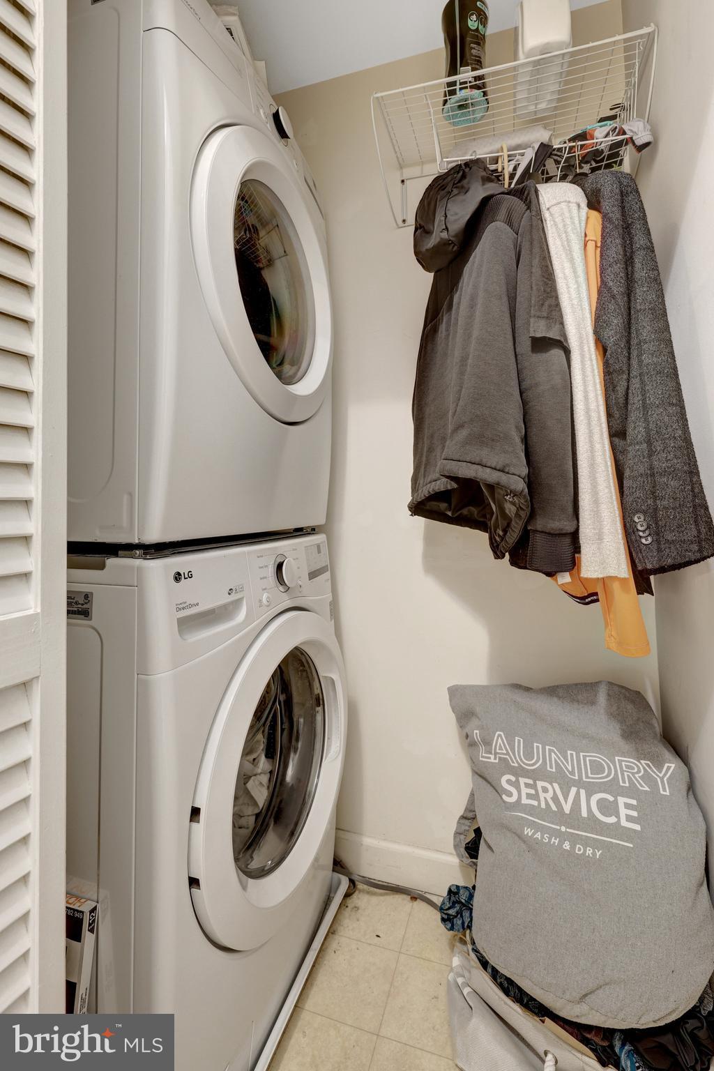 WESTBRIAR CONDOMINIUMS - Residential Lease