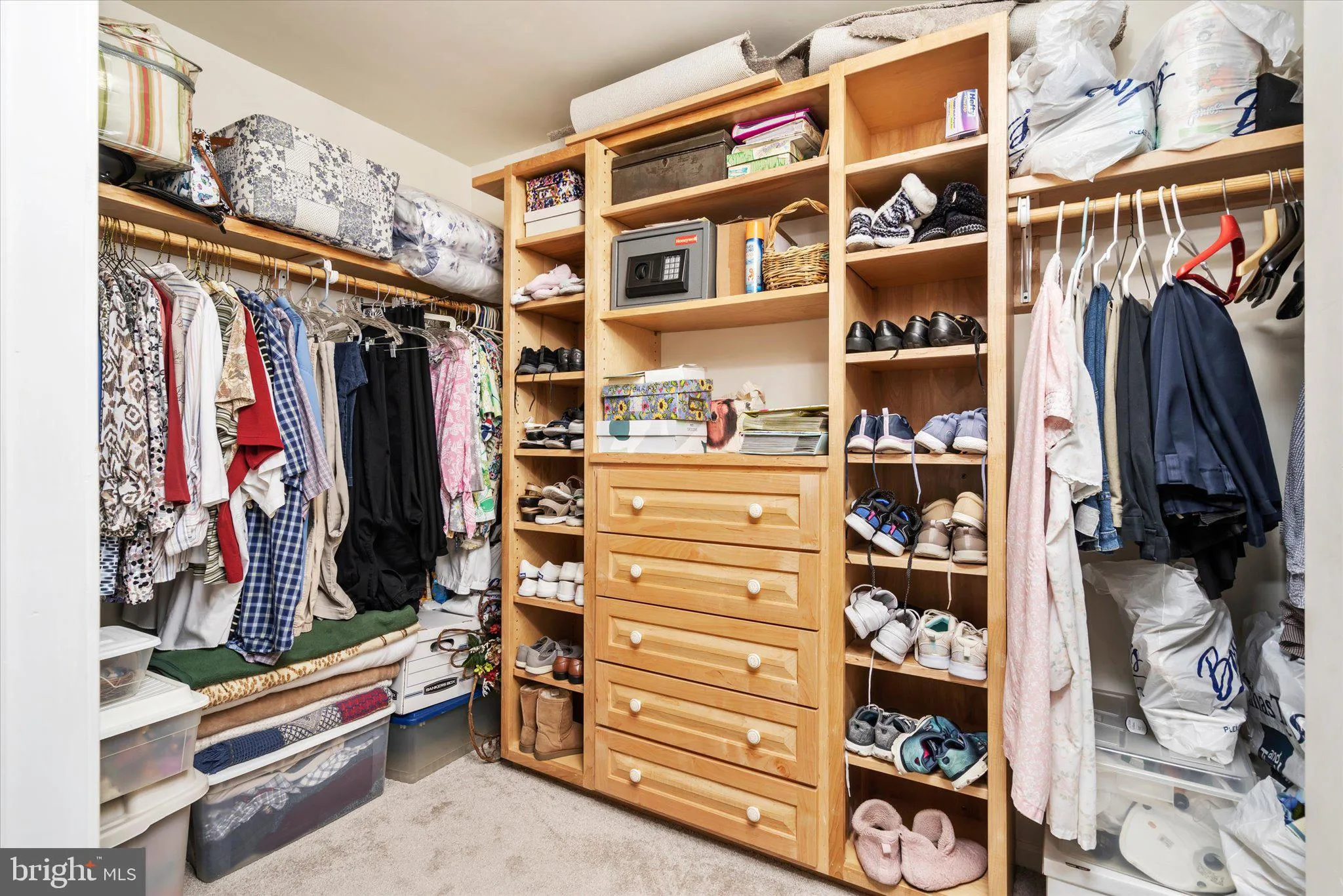 Hamilton, New Jersey 08690, United States, 2 Bedrooms Bedrooms, ,2 BathroomsBathrooms,Residential,Pending,45697