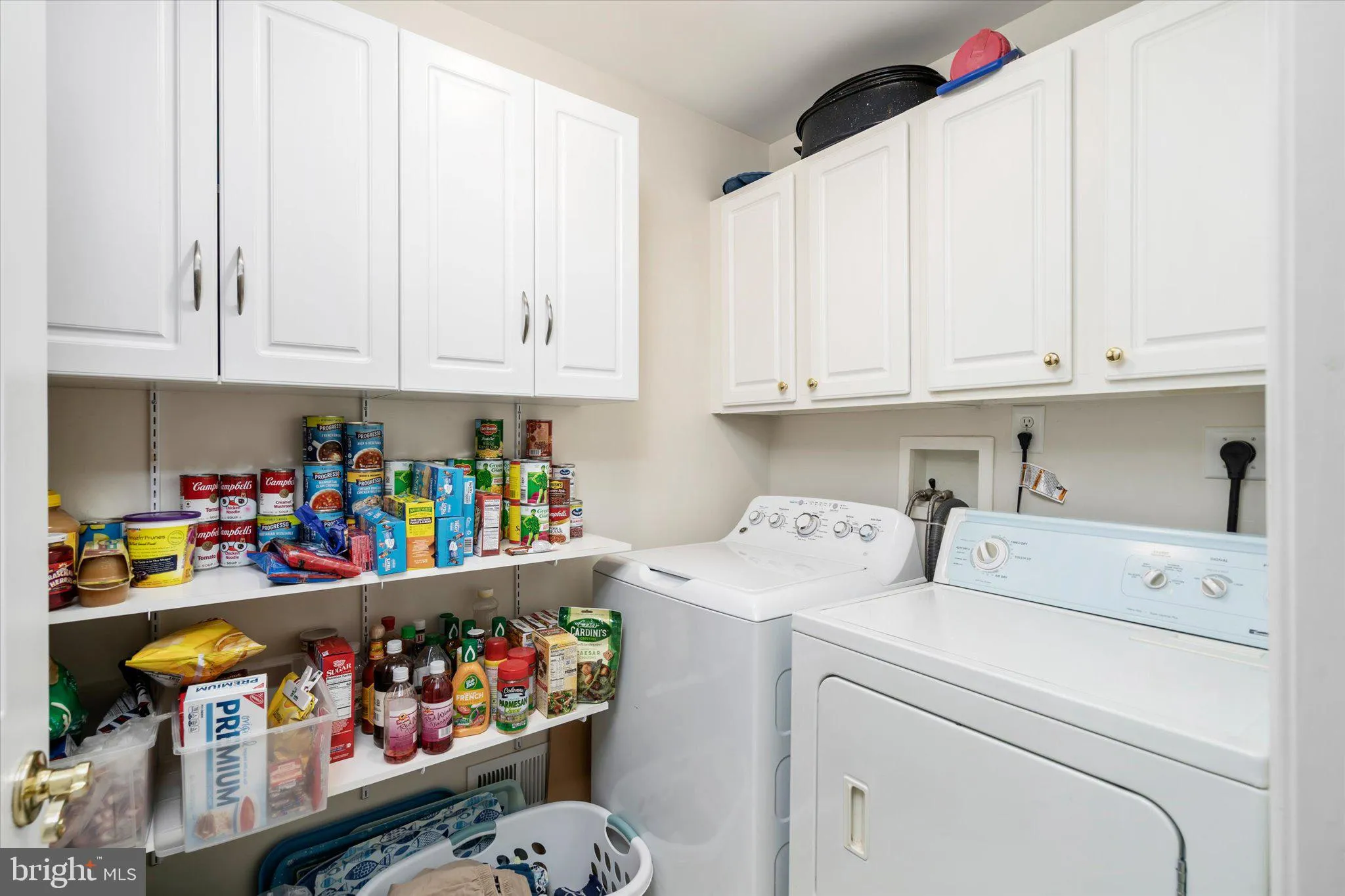 Hamilton, New Jersey 08690, United States, 2 Bedrooms Bedrooms, ,2 BathroomsBathrooms,Residential,Pending,45697