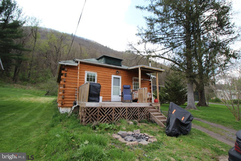 Fixer upper that would make a cozy home or hunting camp. Close to hunting and fishing. 2BR with large garage and off-street parking.