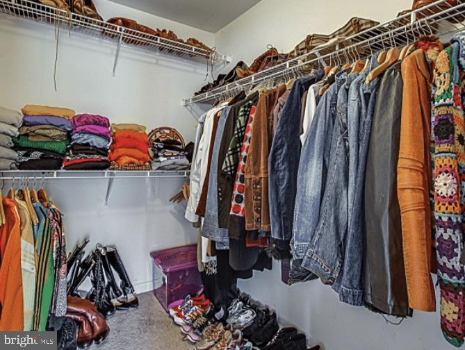 LAKEVIEW - Residential