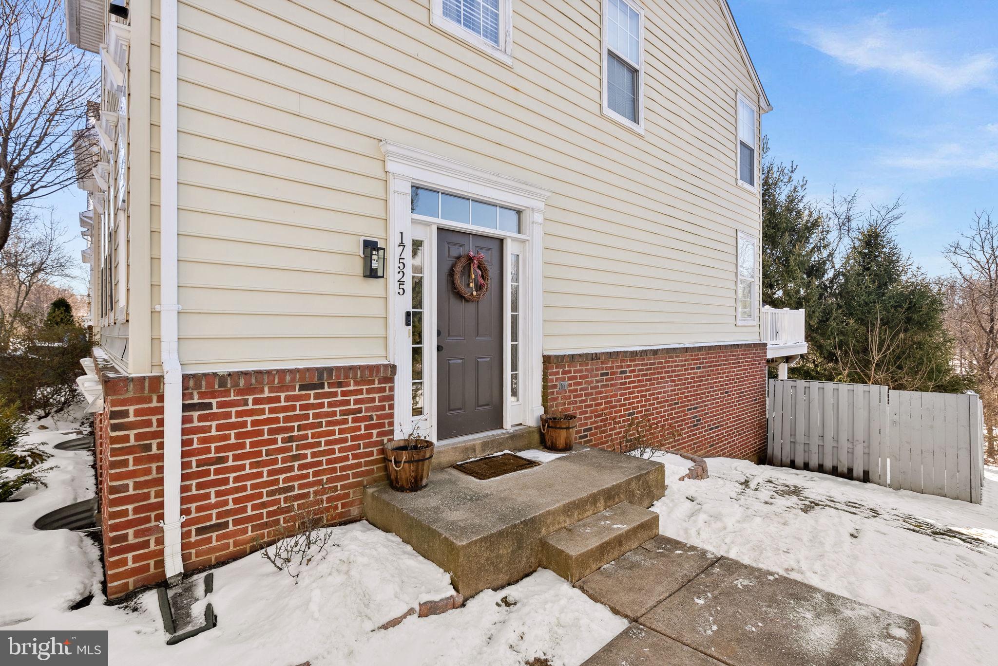 ROUND HILL - Residential