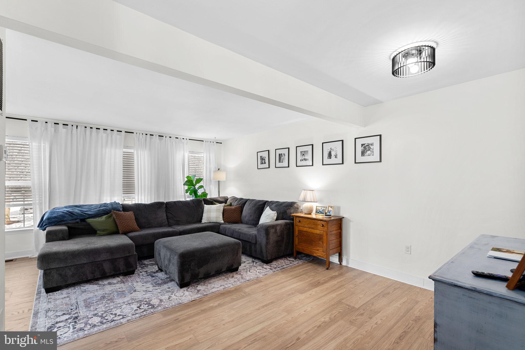 ROUND HILL - Residential