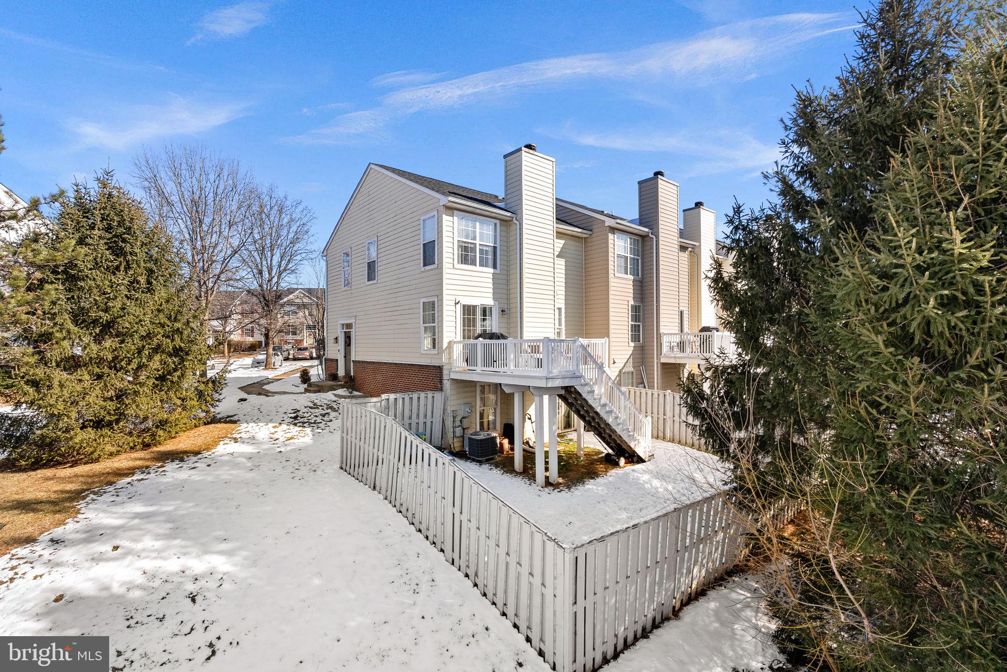 ROUND HILL - Residential