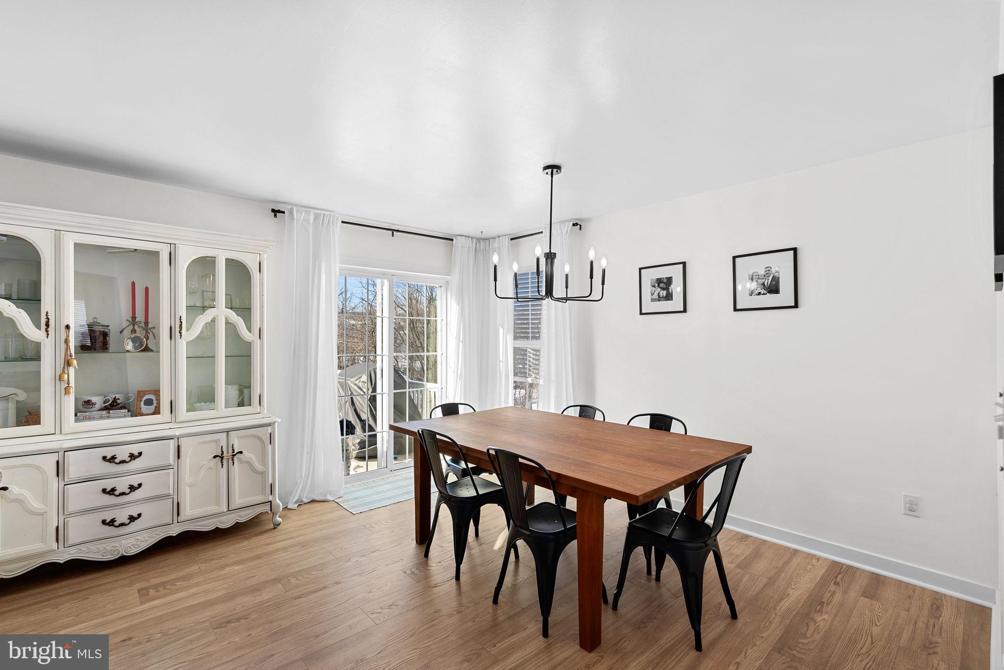 ROUND HILL - Residential