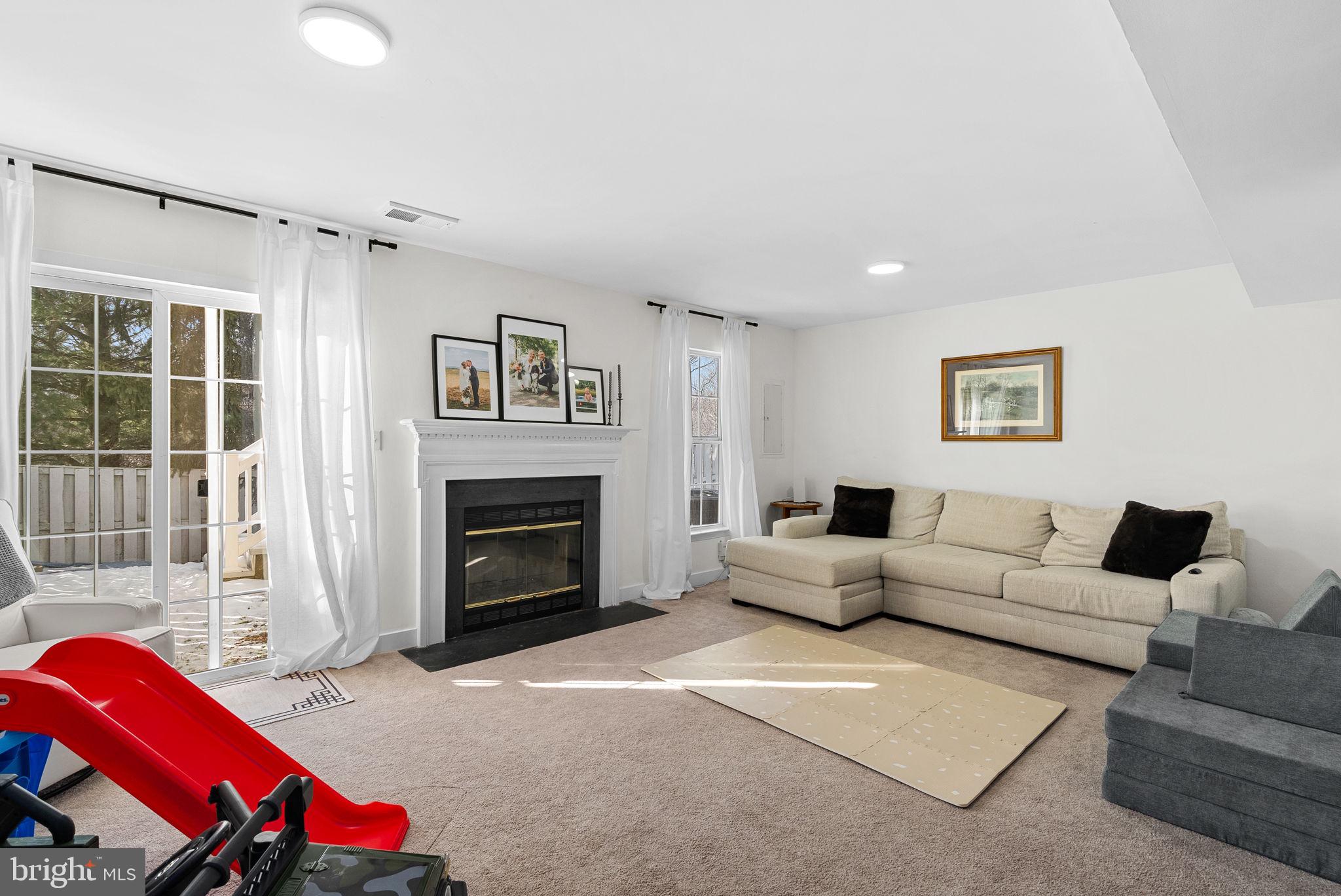 ROUND HILL - Residential