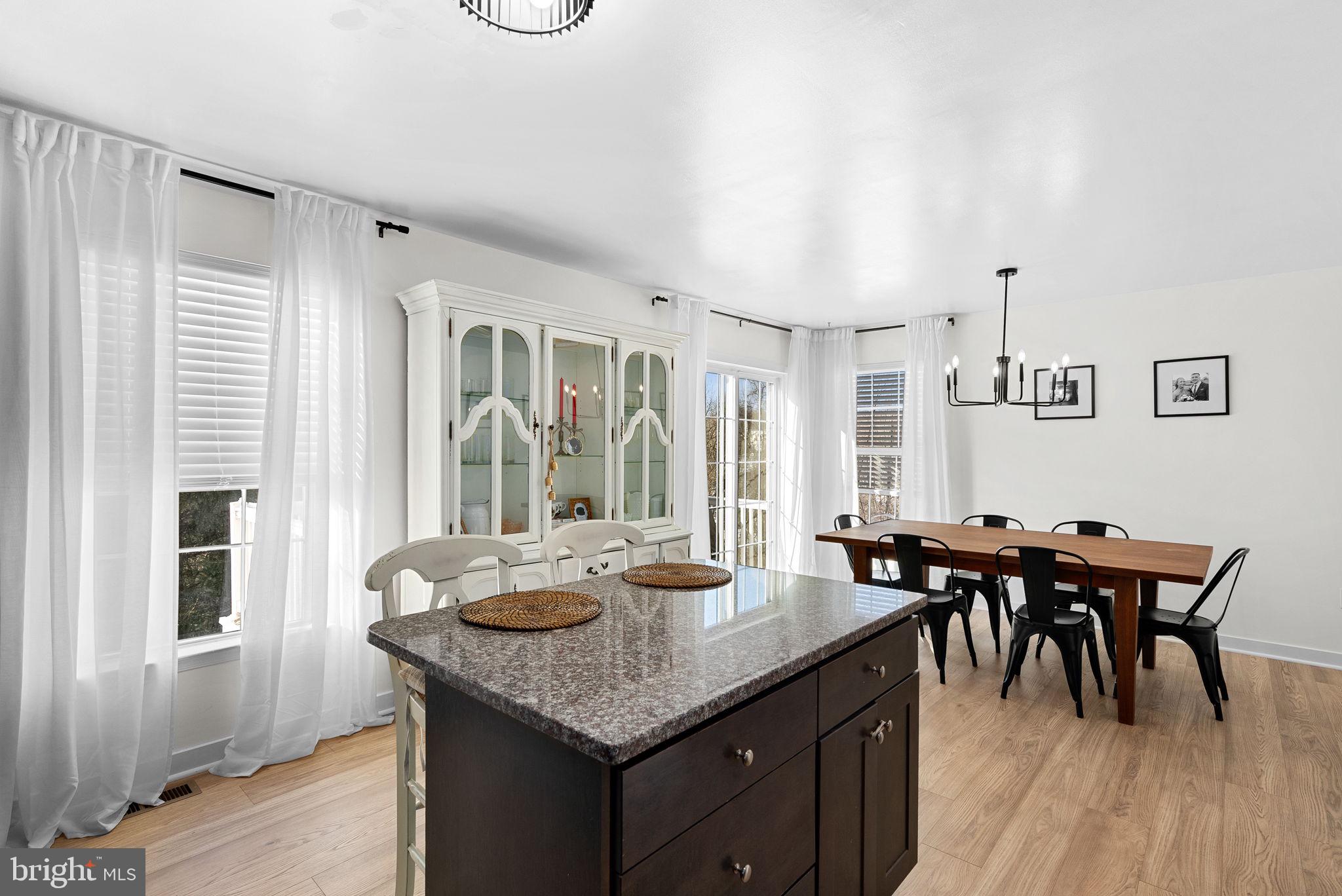 ROUND HILL - Residential